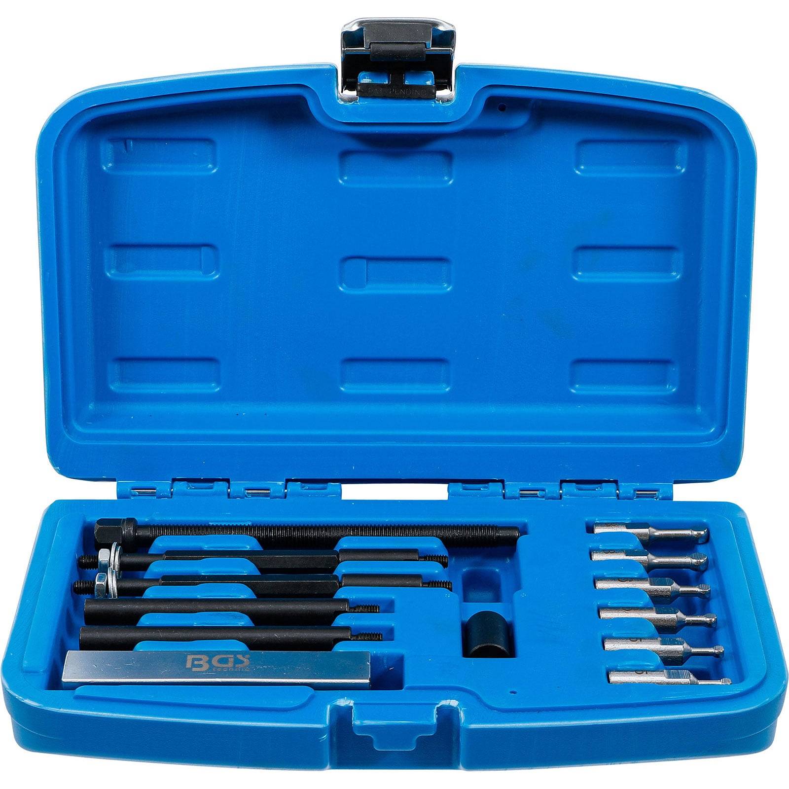 Eine blaue Plastikbox, die verschiedene schwarze und silberne Autoreperaturwerkzeuge enthält, die ordentlich in Fächern angeordnet sind.