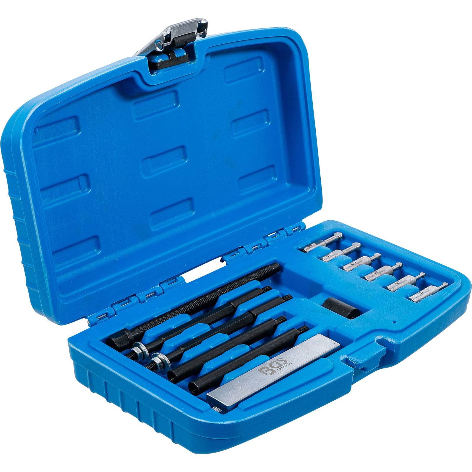 Ein blauer Kunststoffkoffer mit einem umfassenden Satz an Autowerkzeugen, einschließlich Steckschlüsseln, einem Schraubenschlüssel und Zubehör, in Fächern organisiert.