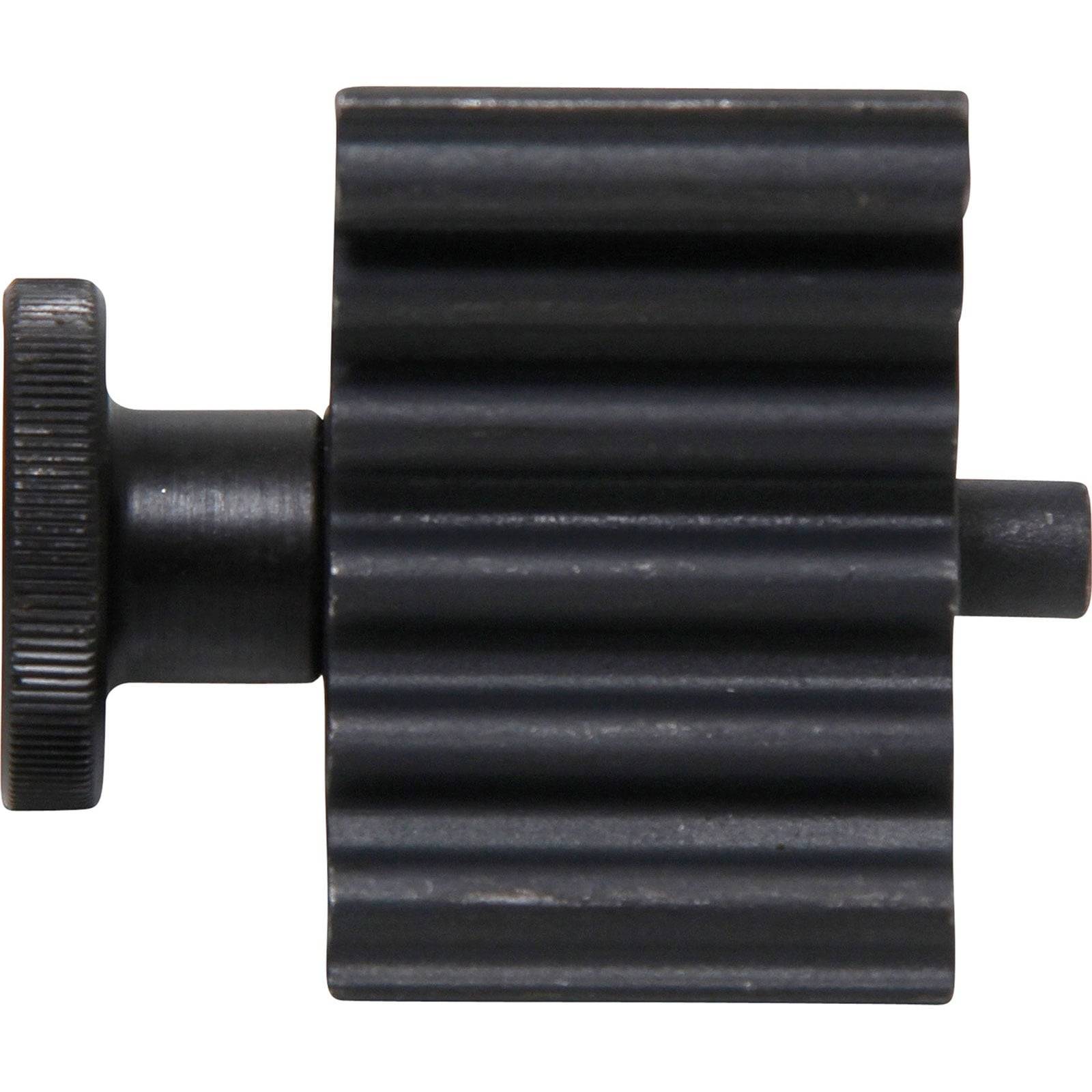 Ein schwarzer, strukturierter Zylinderdrehknopf mit gerillter Oberfläche und hervorstehendem Spindel, möglicherweise für mechanische Einstellungen verwendet.