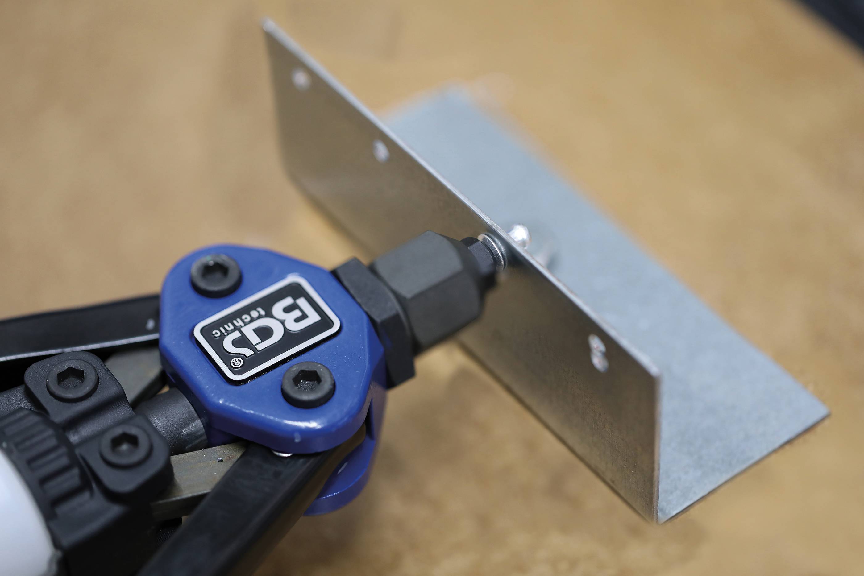 BGS technic Nietzange | Langarm | mit Sammelflasche