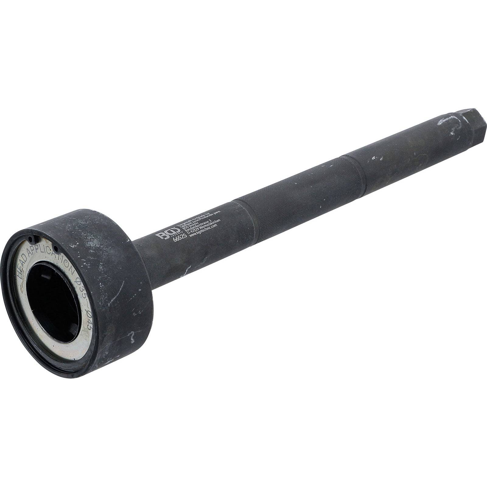 Eine lange schwarze zylindrische Pumpenwelle mit einem metallischen Anschluss an einem Ende, die üblicherweise in hydraulischen oder pneumatischen Systemen verwendet wird.