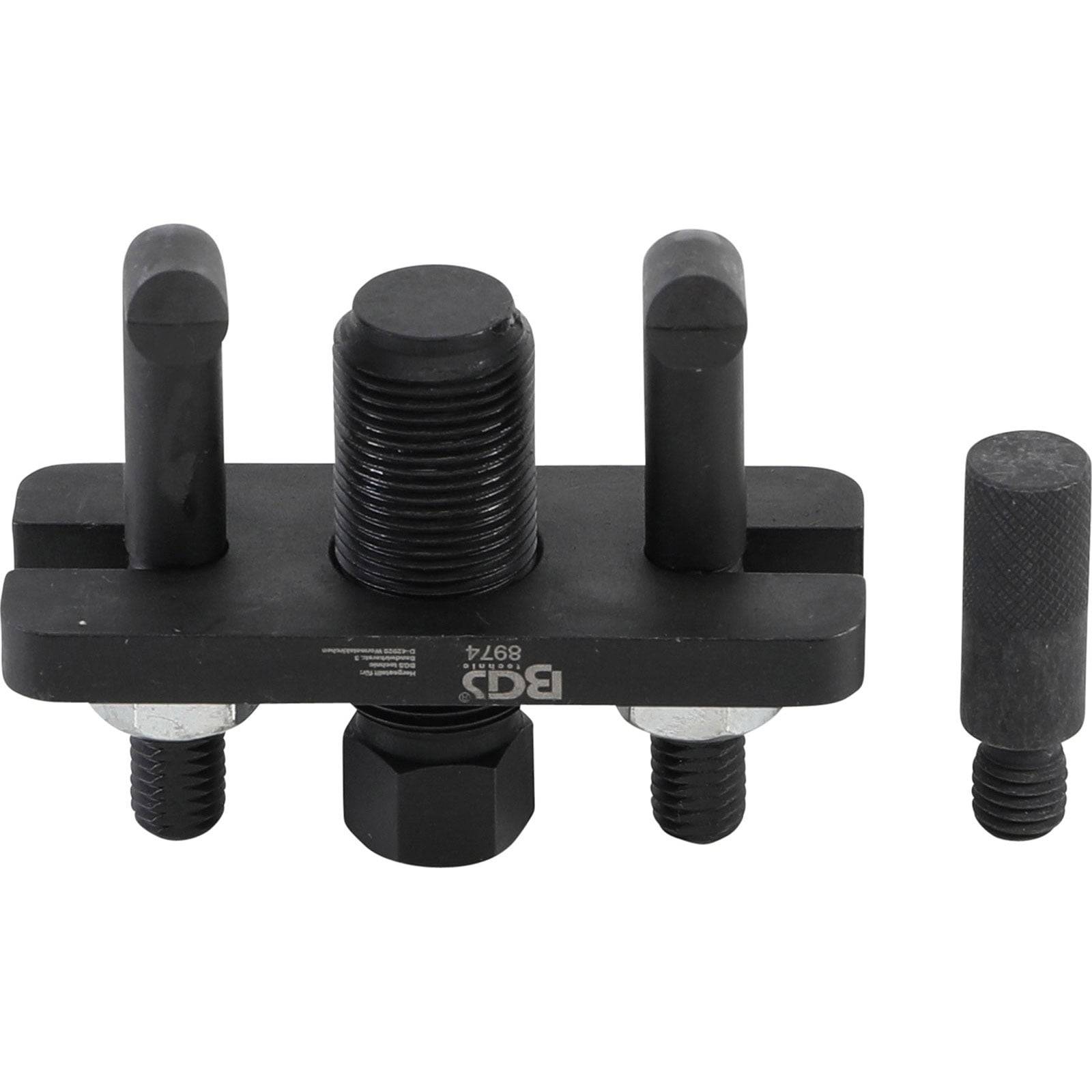 Ein schwarzes Metalltool mit drei verstellbaren Schrauben, das für mechanische Aufgaben verwendet wird und auf einem weißen Hintergrund positioniert ist.