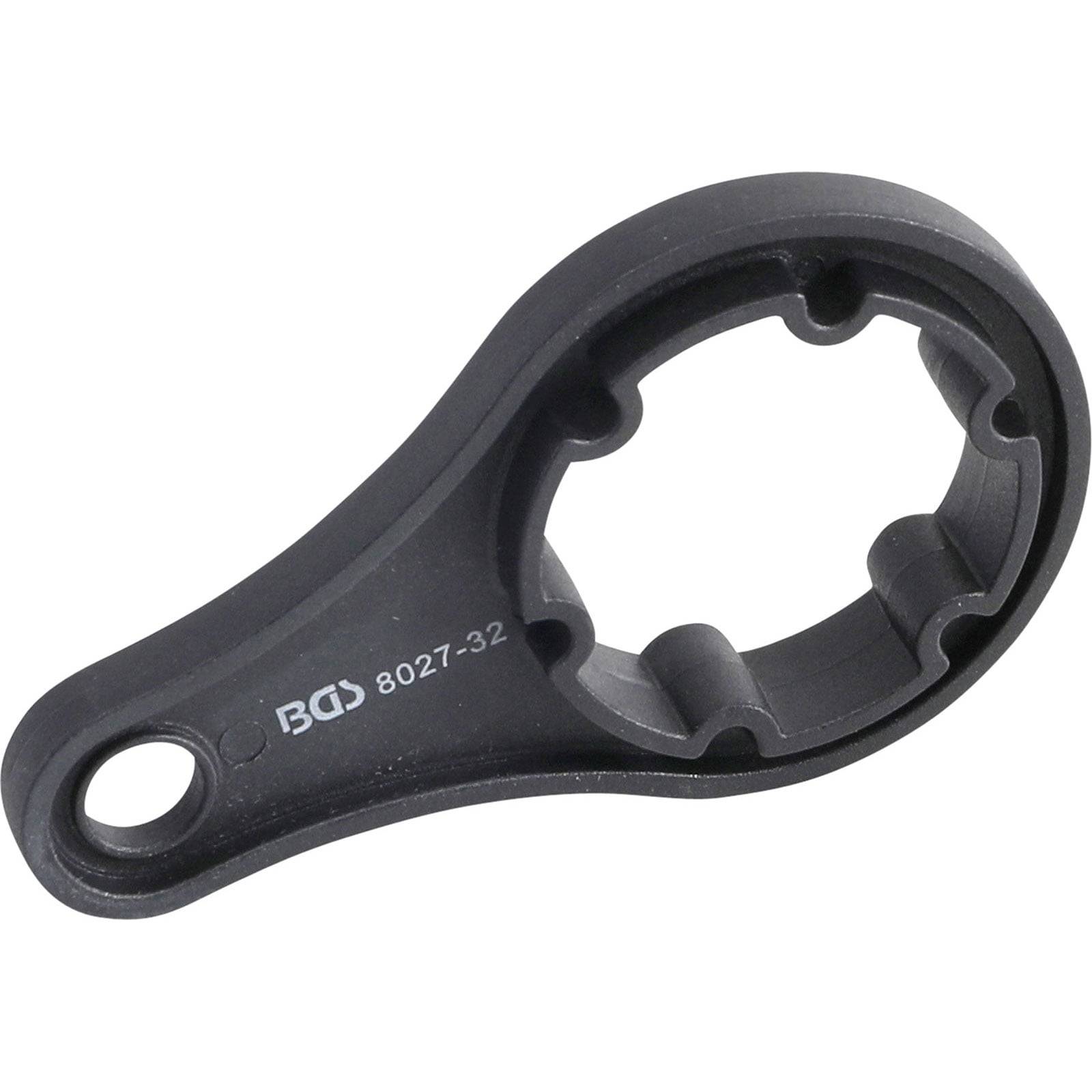 Ein schwarzes Metalltool mit einer kreisförmigen, gezahnten Öffnung, beschriftet mit 'BGS 8027-32'; wahrscheinlich zum Anziehen oder Lösen von Muttern verwendet.