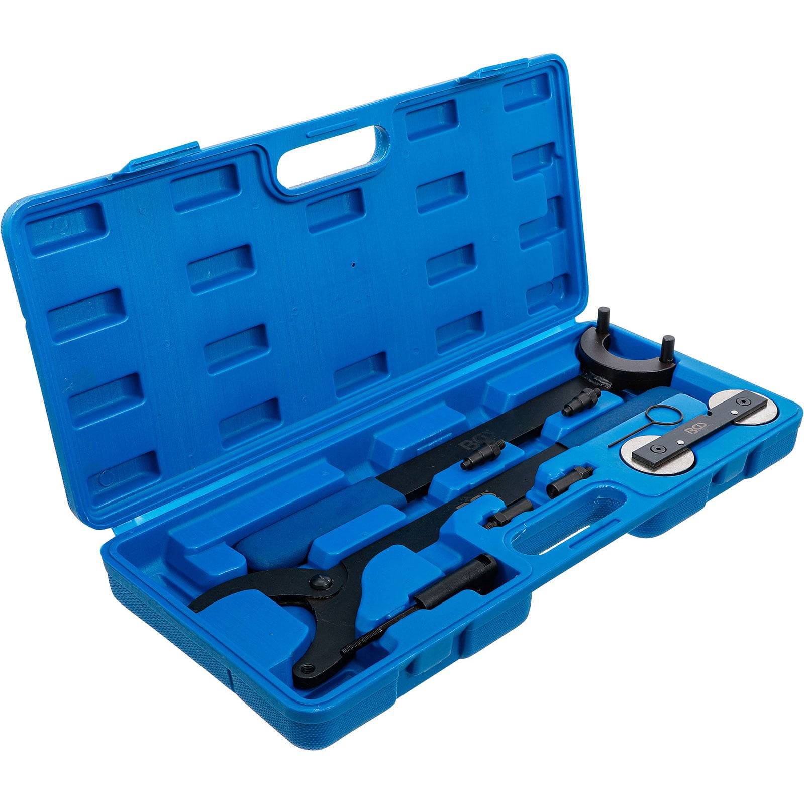 Ein blauer Plastikwerkzeugkoffer enthält einen Satz spezialisierter Automotorenwerkzeuge, einschließlich Schraubenschlüssel und Anbauteile, sorgfältig im Inneren angeordnet.