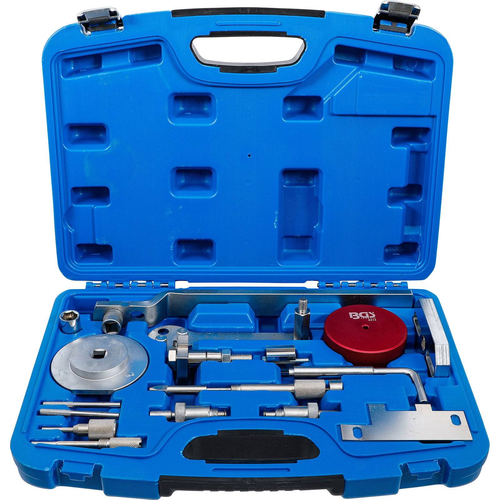 Blauer Werkzeugkoffer mit verschiedenen Metallwerkzeugen, in Schaumstoffeinsatz organisiert, geöffnet auf weißem Hintergrund.