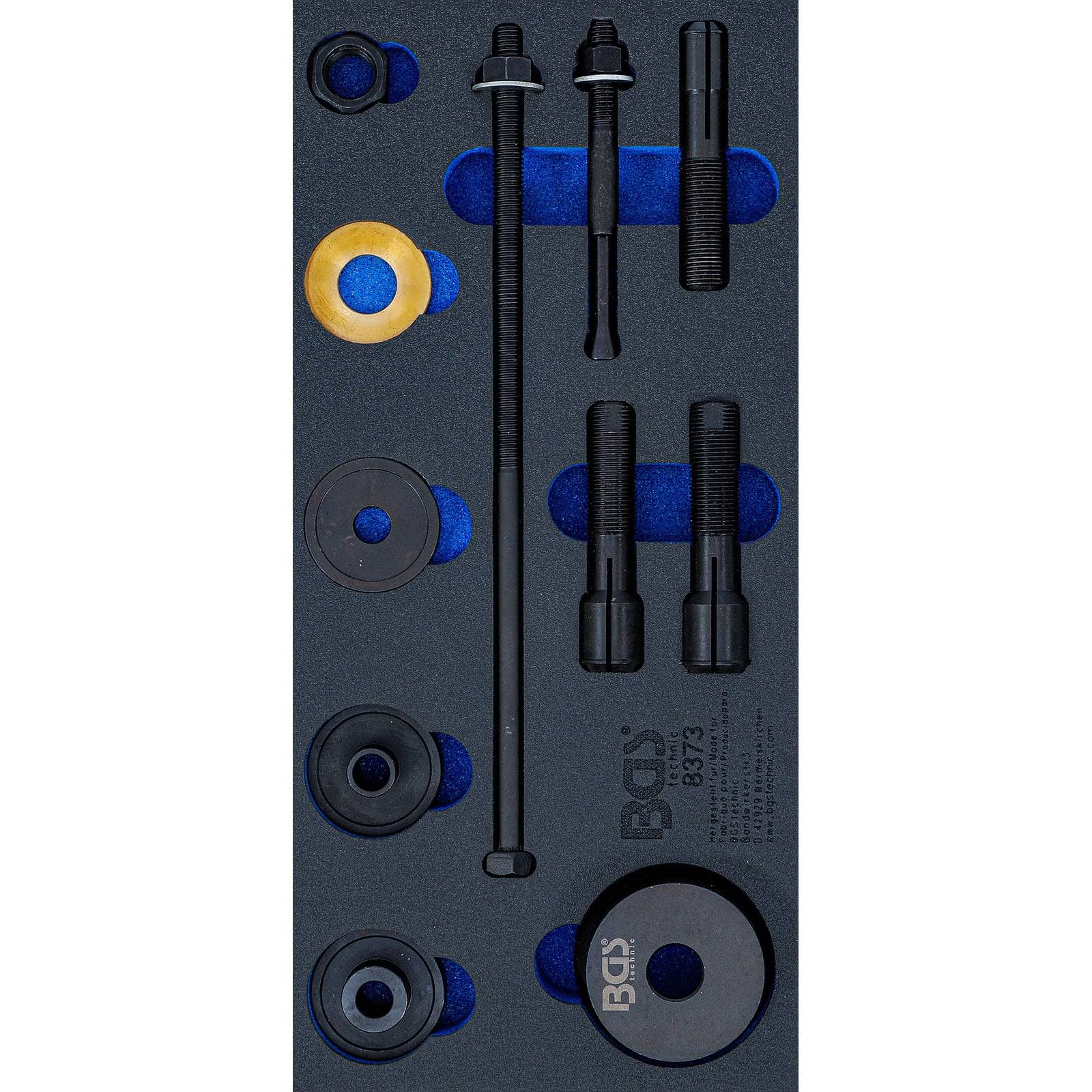 Ein schwarzer Automotive-Werkzeugsatz mit verschiedenen Schrauben und Unterlegscheiben, die ordentlich in einem Schaumstoffkoffer angeordnet sind, beschriftet mit 'BGS 8372'.
