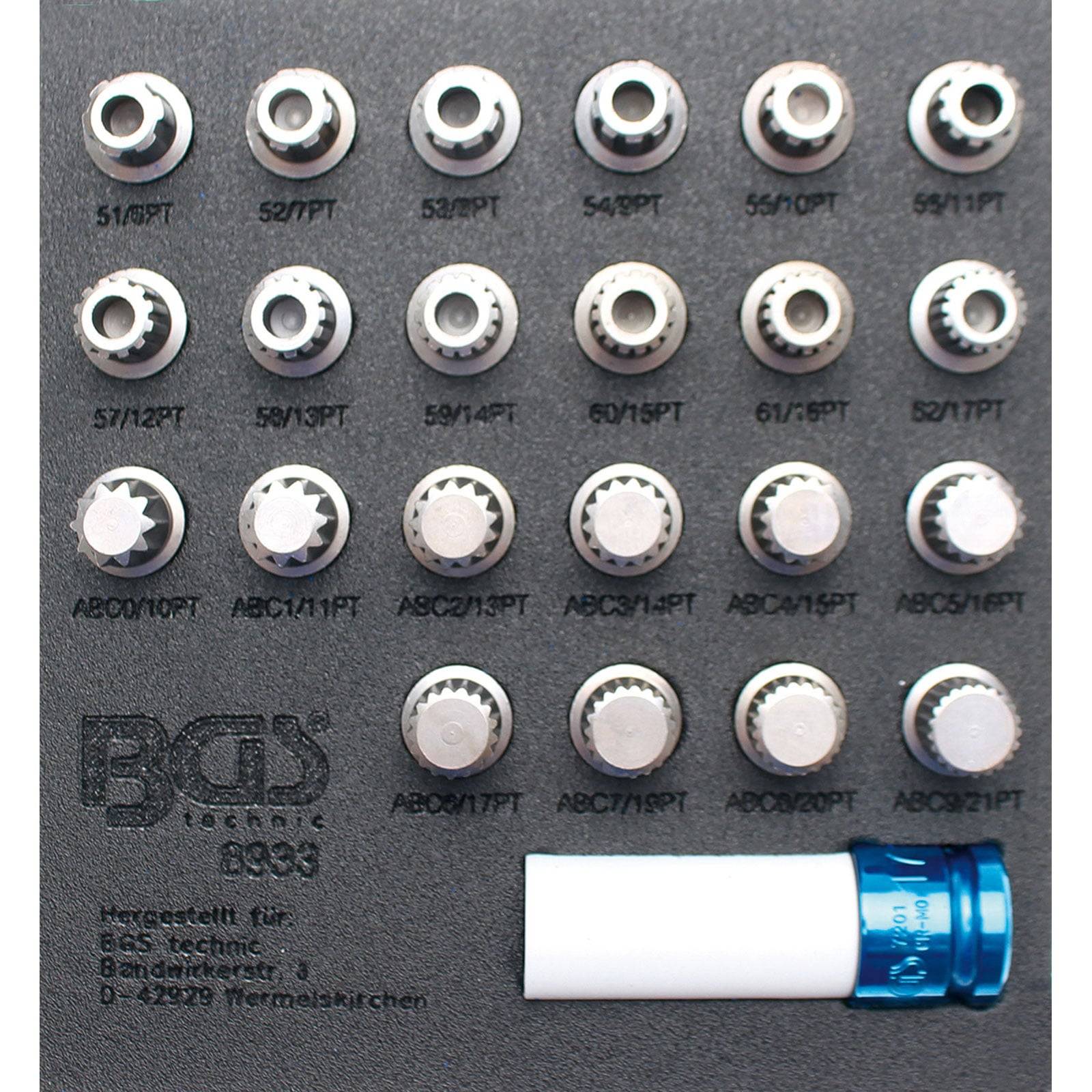 Satz von 25 runden Metallschlüsseln für Radschlösser mit einem zylindrischen Adapter auf einem strukturierten grauen Hintergrund. Schwarzes Markenlogo am unteren Rand.