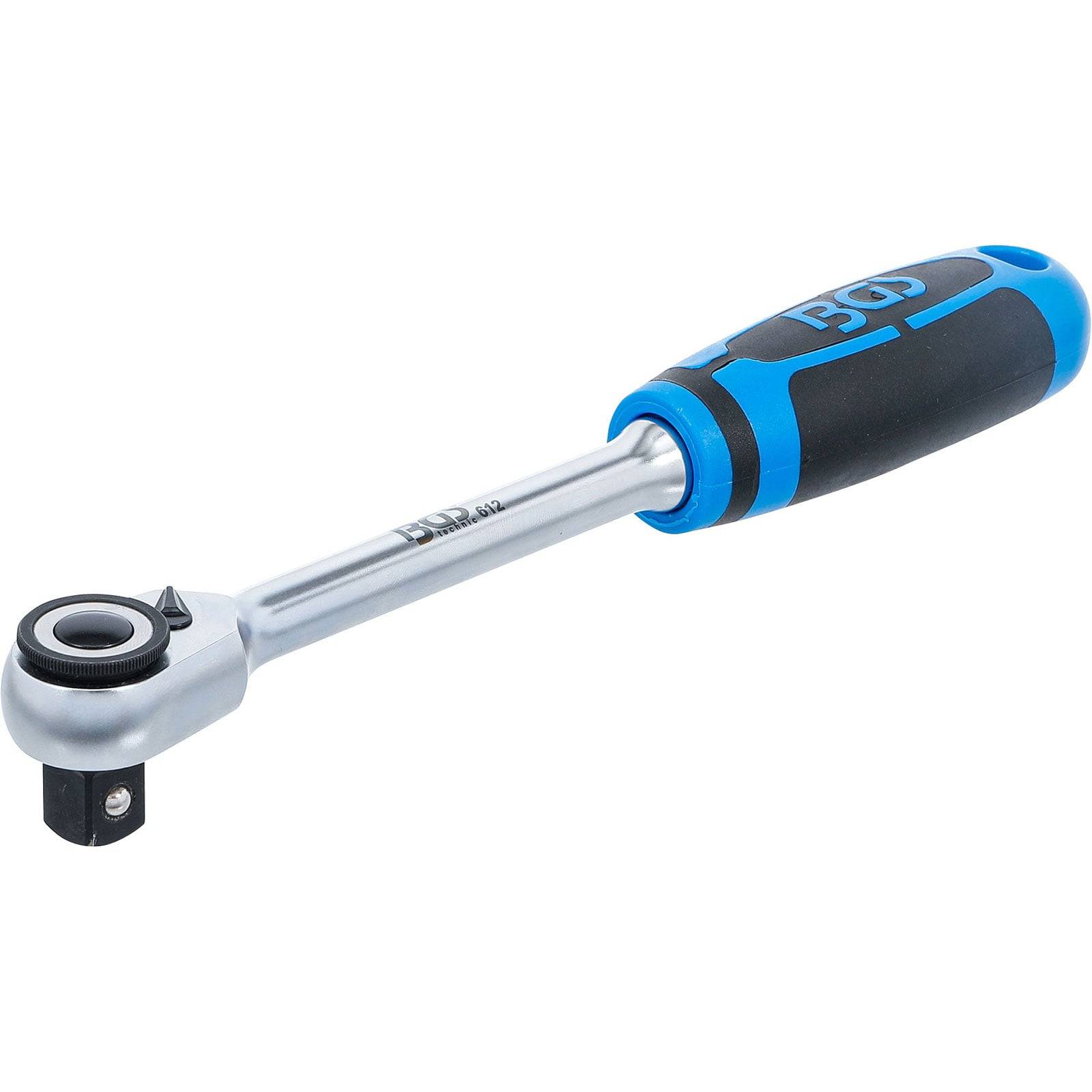 Ein Handwerkzeug mit einem Ratschenmechanismus, blauem und schwarzem ergonomischem Griff, das zum Anziehen oder Lösen von Muttern und Schrauben verwendet wird.
