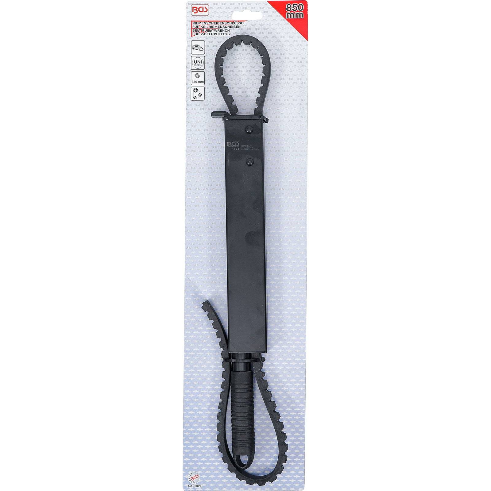Ein Metallriemenschlüssel mit einem schwarzen Griff und verstellbarer Schlinge ist vor einem weißen Hintergrund verpackt.