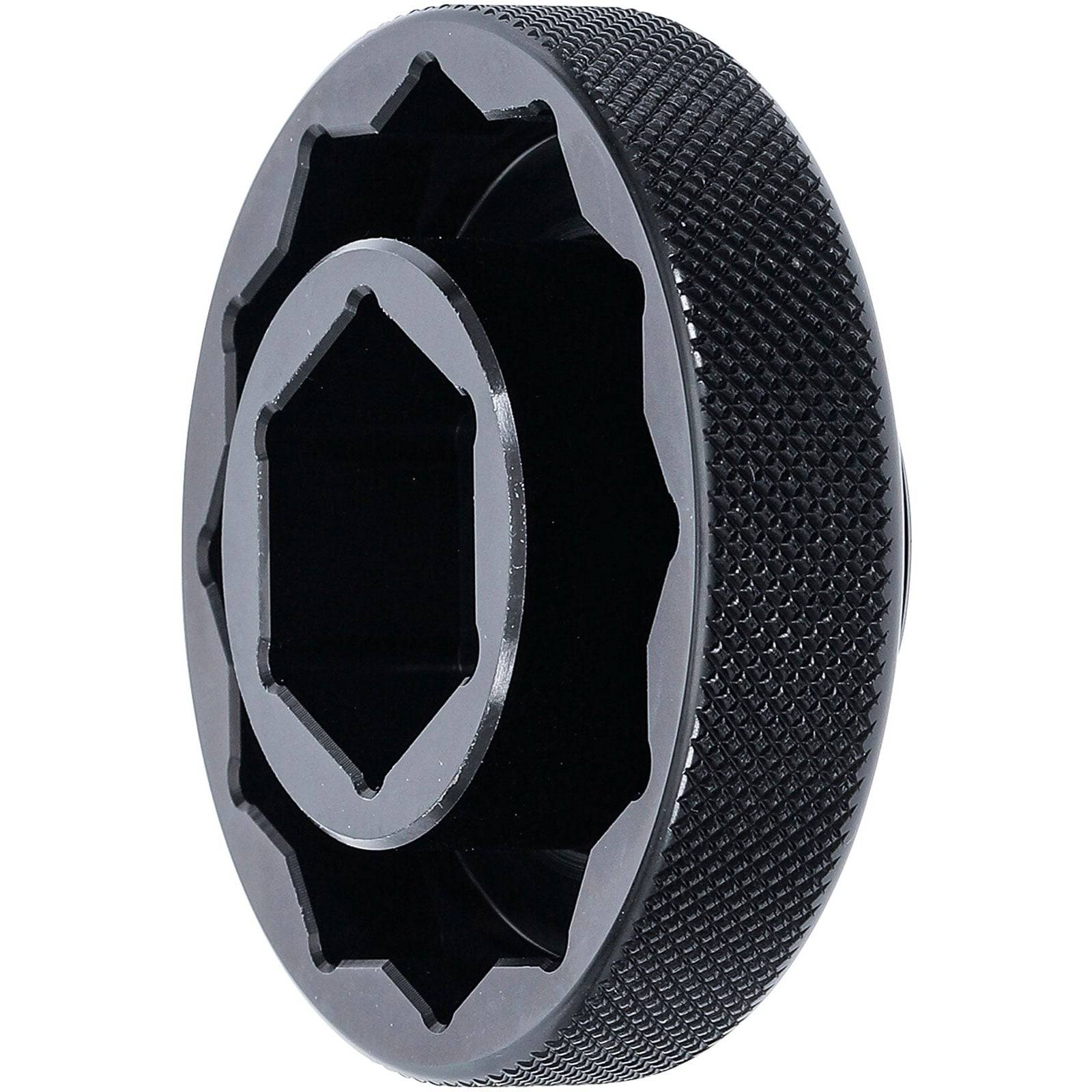 Ein schwarzer Metalladapter für Schraubenschlüssel mit einer gerillten Kante für besseren Griff. Er verfügt über eine sechseckige Öffnung, die mit verschiedenen Werkzeugen kompatibel ist.