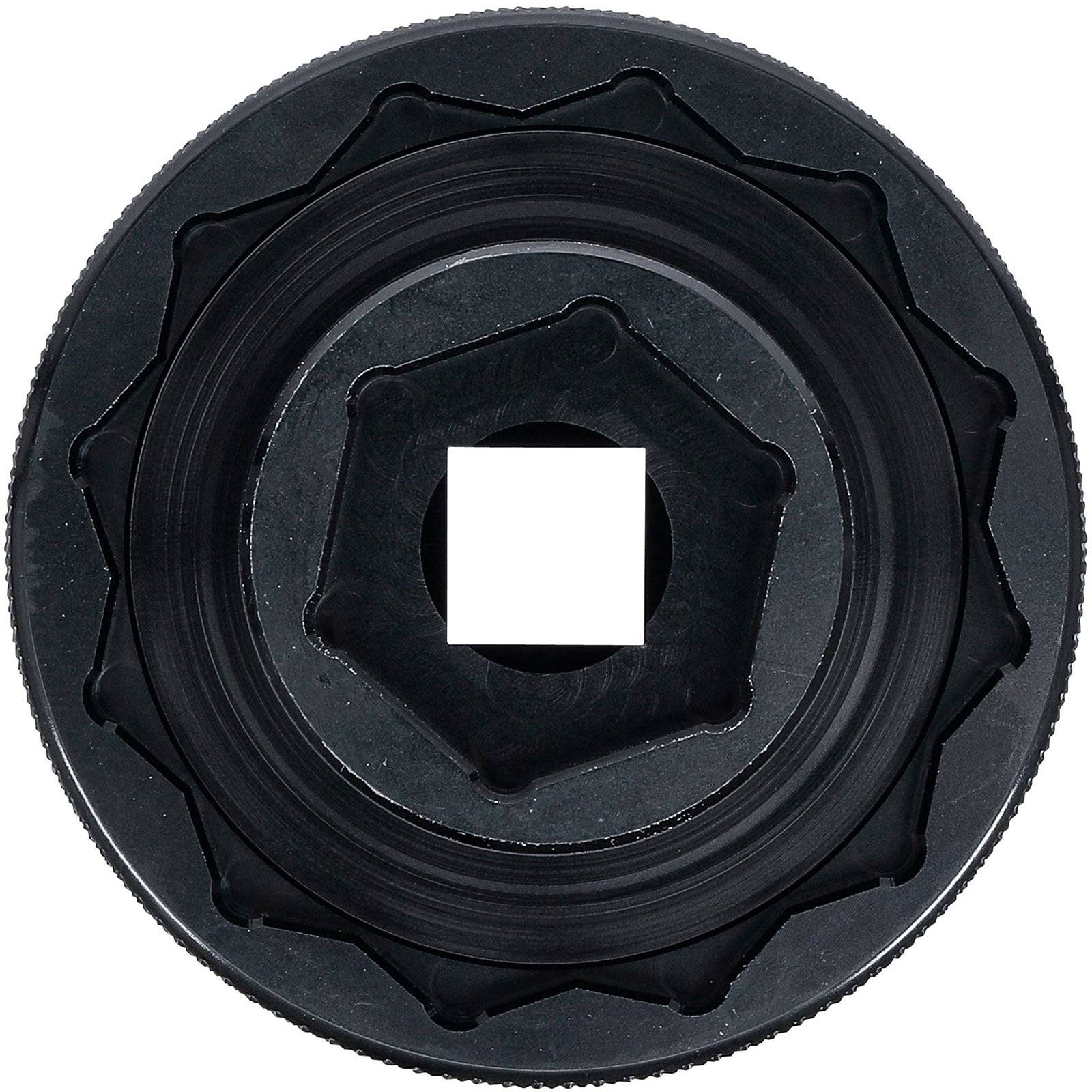 Nahaufnahme eines kreisrunden Metallzahnrads mit einem sechseckigen und quadratischen Loch in der Mitte, die sein komplexes Design und seine Textur hervorhebt.