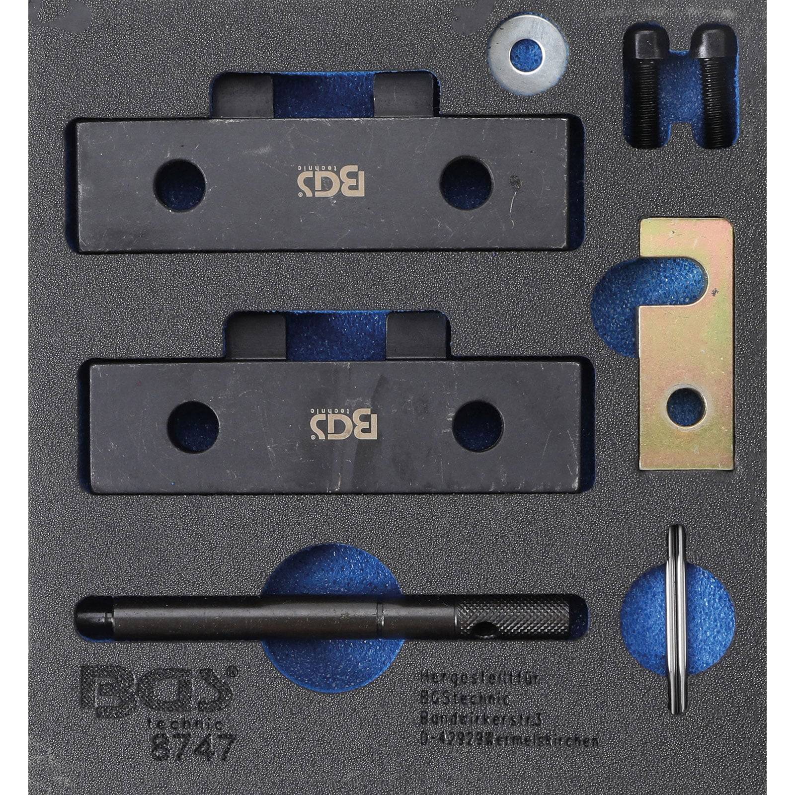 BGS 8727 Motoreinstell-Werkzeug-Satz inklusive Metallplatten, Stifte und Schrauben in einem geformten Schaumstoffkoffer für übersichtliche Aufbewahrung.