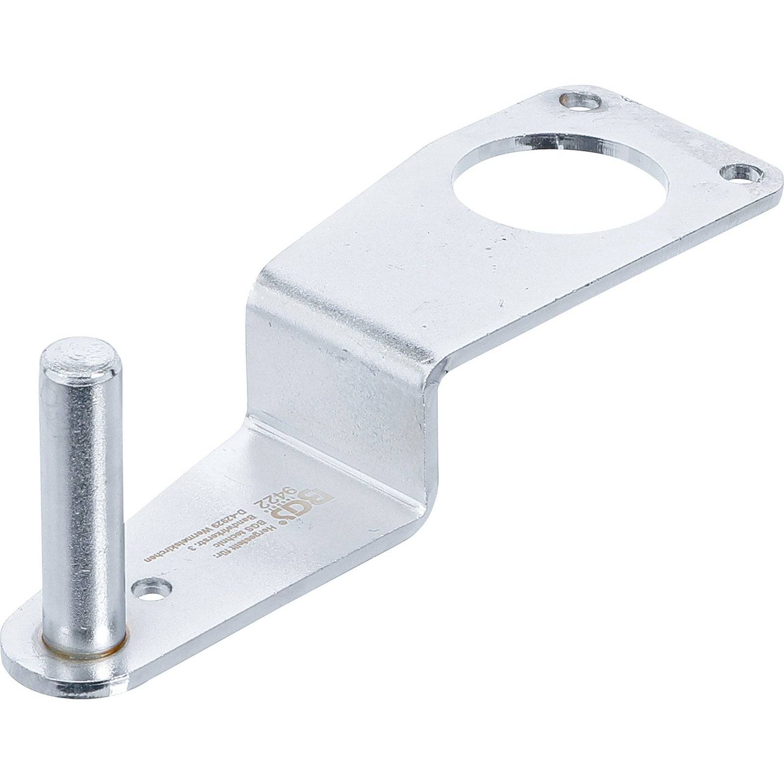 Eine Metallhalterung mit einem runden Bolzen und einem kreisförmigen Loch, die für Montage oder Unterstützung in mechanischen Anwendungen verwendet wird.