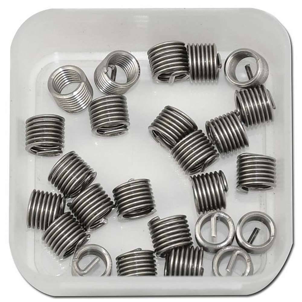 Tablett mit Metallgewindeeinätzen, die in einem kleinen Kunststoffbehälter angeordnet sind.