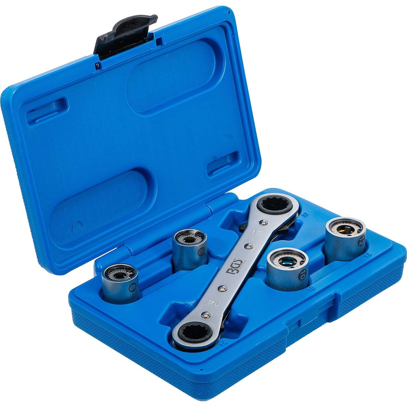 Eine blaue Kunststoffbox, die einen Metallratschenhandgriff und fünf Stecknüsse in verschiedenen Größen enthält. Die Box ist geöffnet und zeigt den Inhalt.