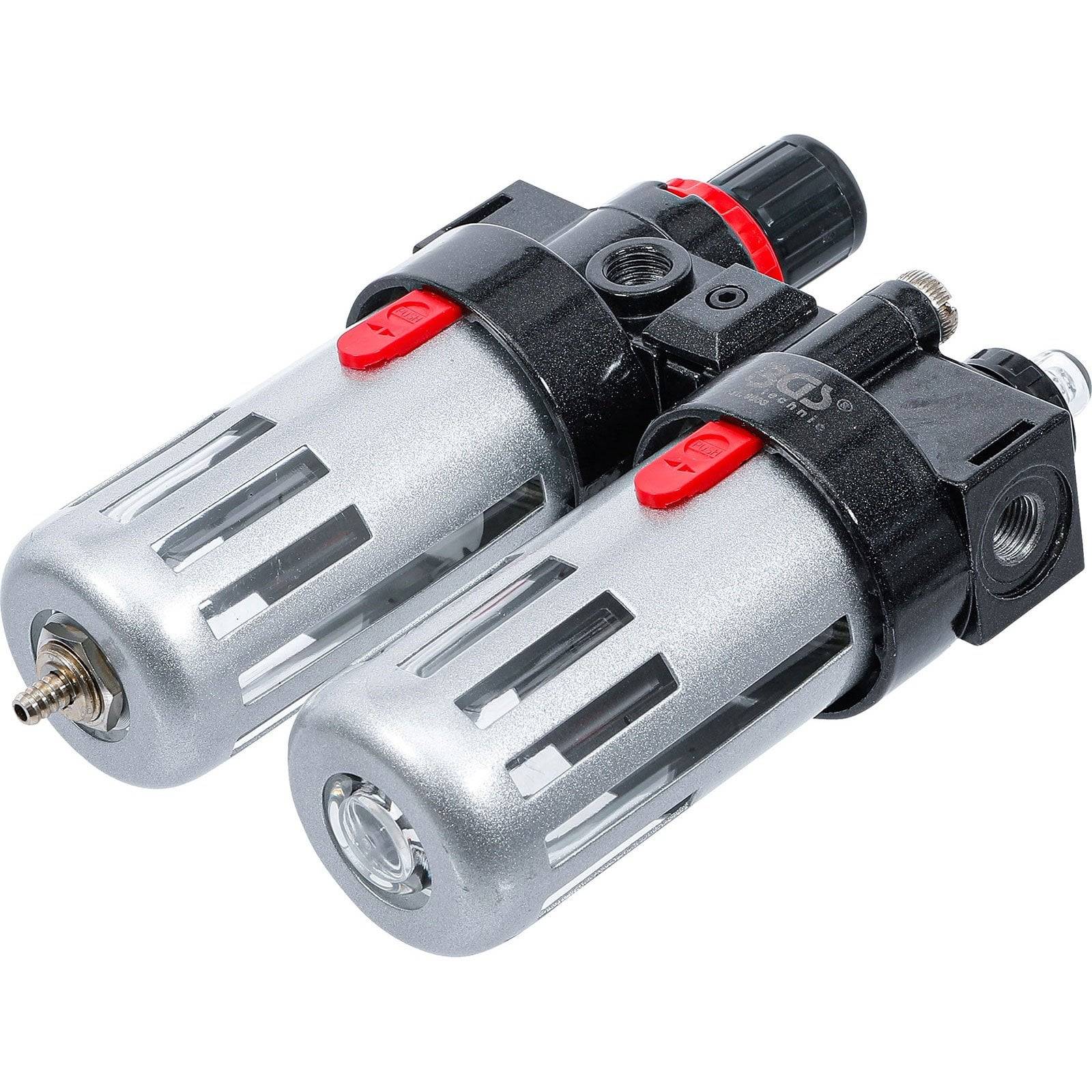 Metallischer pneumatischer Filterregler-Satz mit roten Stellknöpfen und Druckmessern, verwendet zur Druckregulierung und Filtration in Druckluftsystemen.