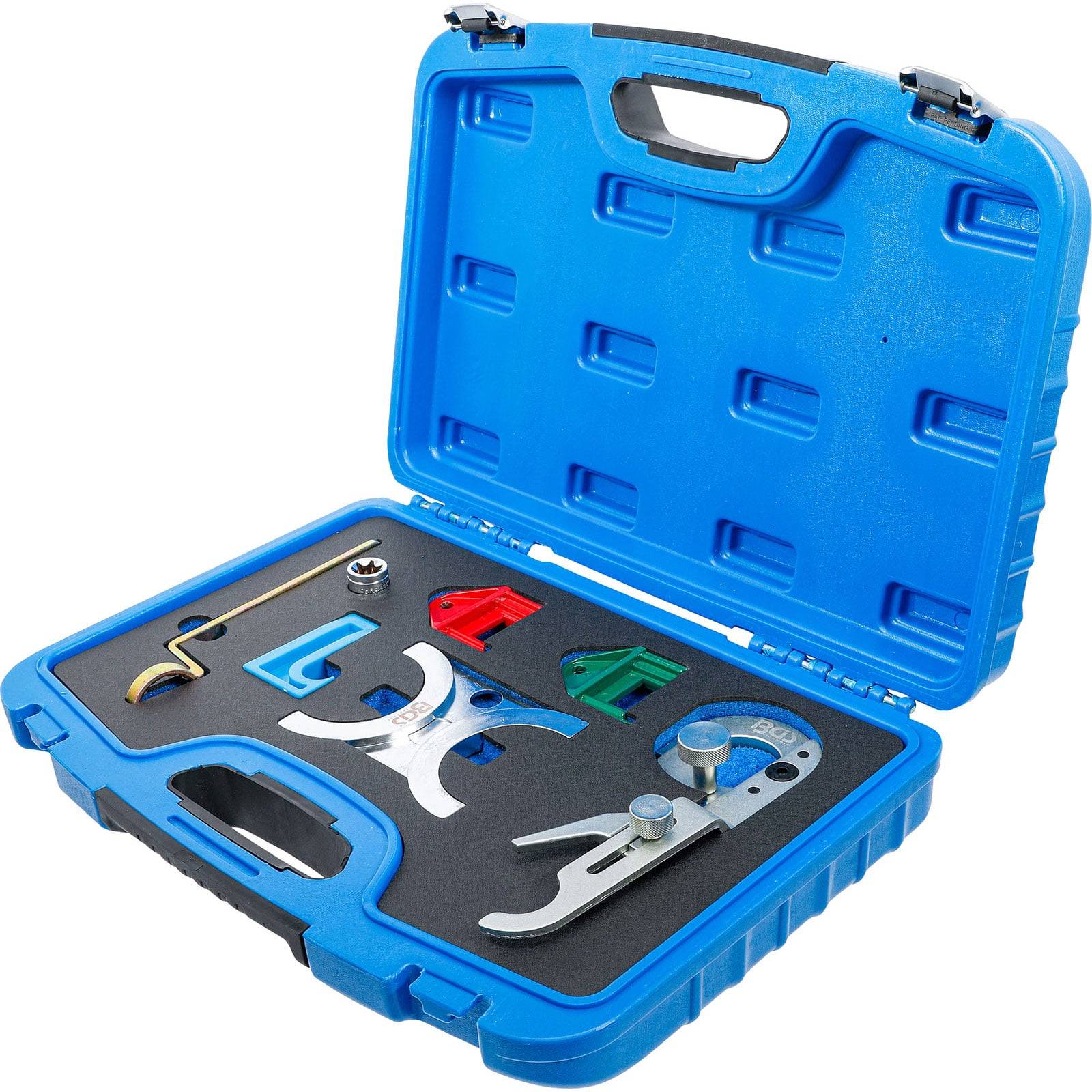 Ein blauer Plastikkoffer, der eine Vielfalt an Klempnerwerkzeugen enthält, einschließlich eines Schraubenschlüssels, Zangen und Rohranschlusskomponenten, die im Inneren ordentlich sortiert sind.