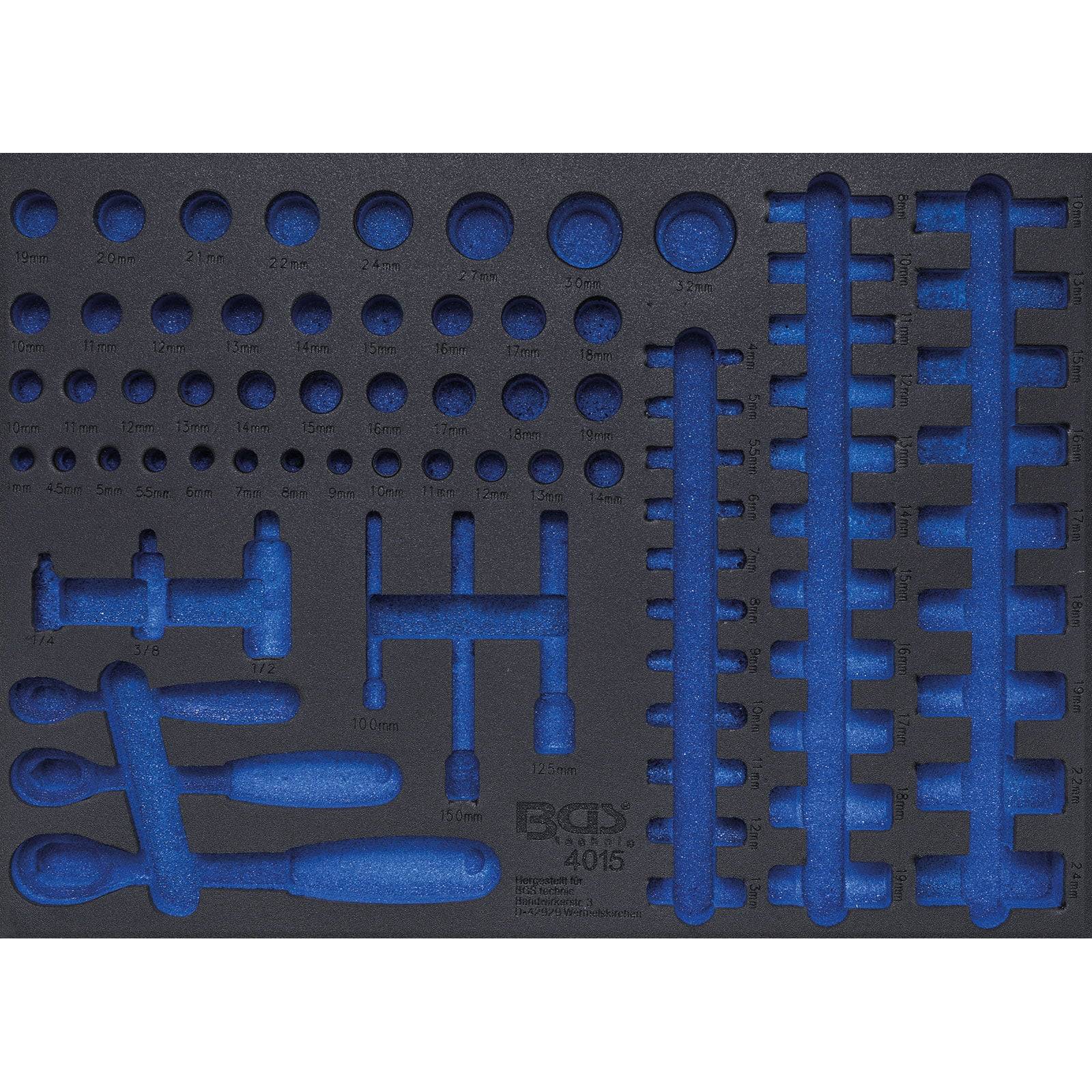 Schaum-Werkzeugorganizer mit Aussparungen für verschiedene Schraubenschlüsselgrößen, Halterungen für Schraubendreher und weiteren Werkzeugfächern; BGS-Branding sichtbar.