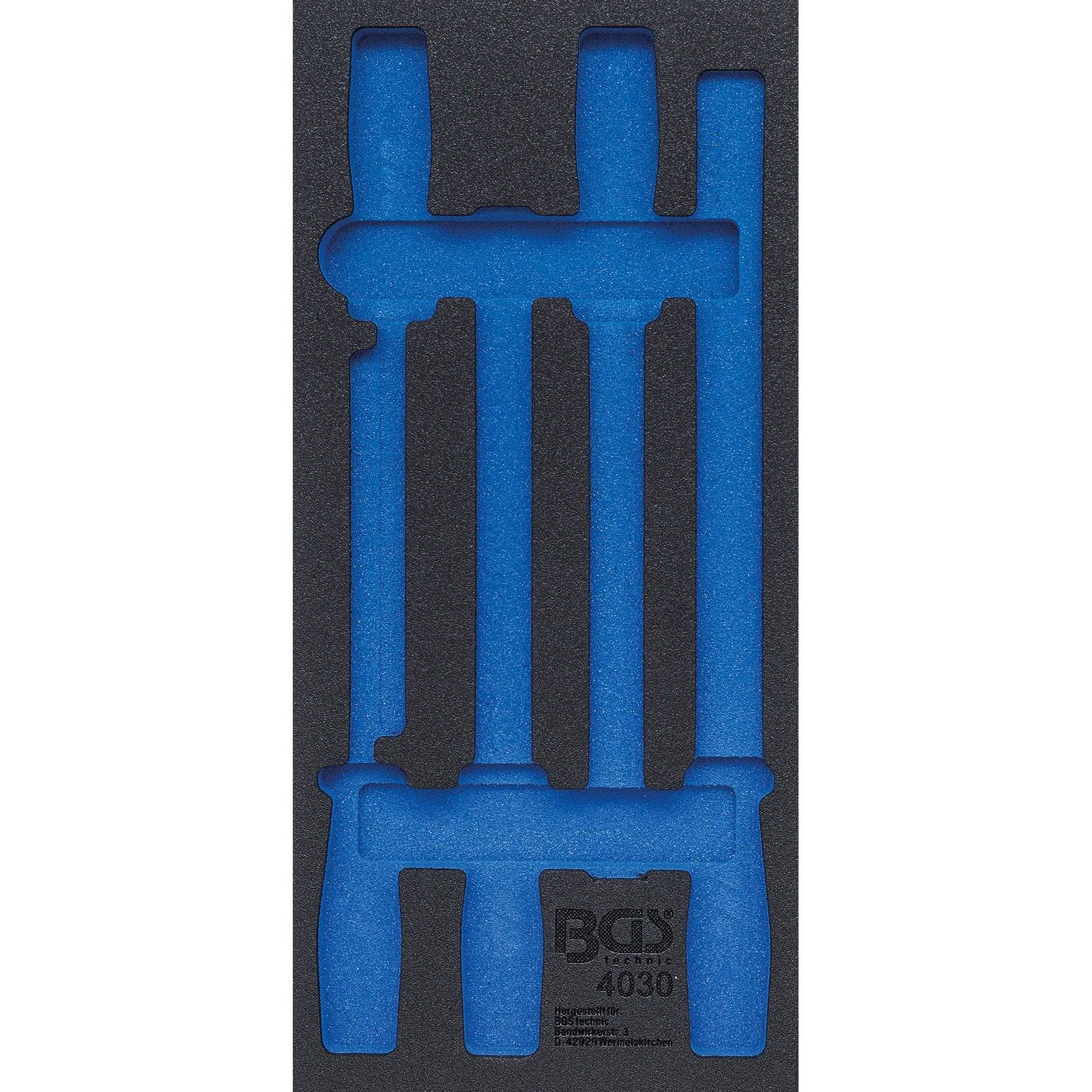 Ein Schaumstoffträger mit Silhouetten zur Werkzeugaufbewahrung, speziell geformt für Hämmer. Der Träger ist schwarz mit blauer Innenseite.