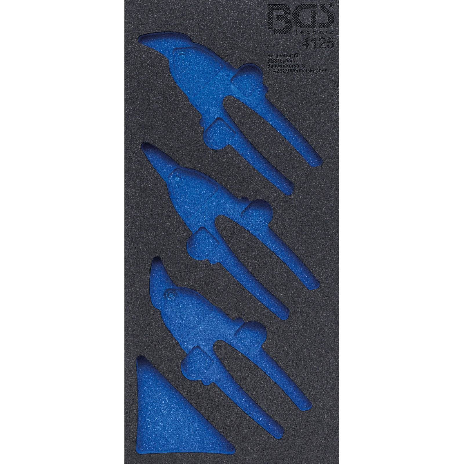 Schaumstoffeinlage in einem Werkzeugkoffereinschub, die drei blaue Zangen und ein dreieckiges Werkzeug aufnimmt, mit der Bezeichnung BG 4/125 beschriftet.