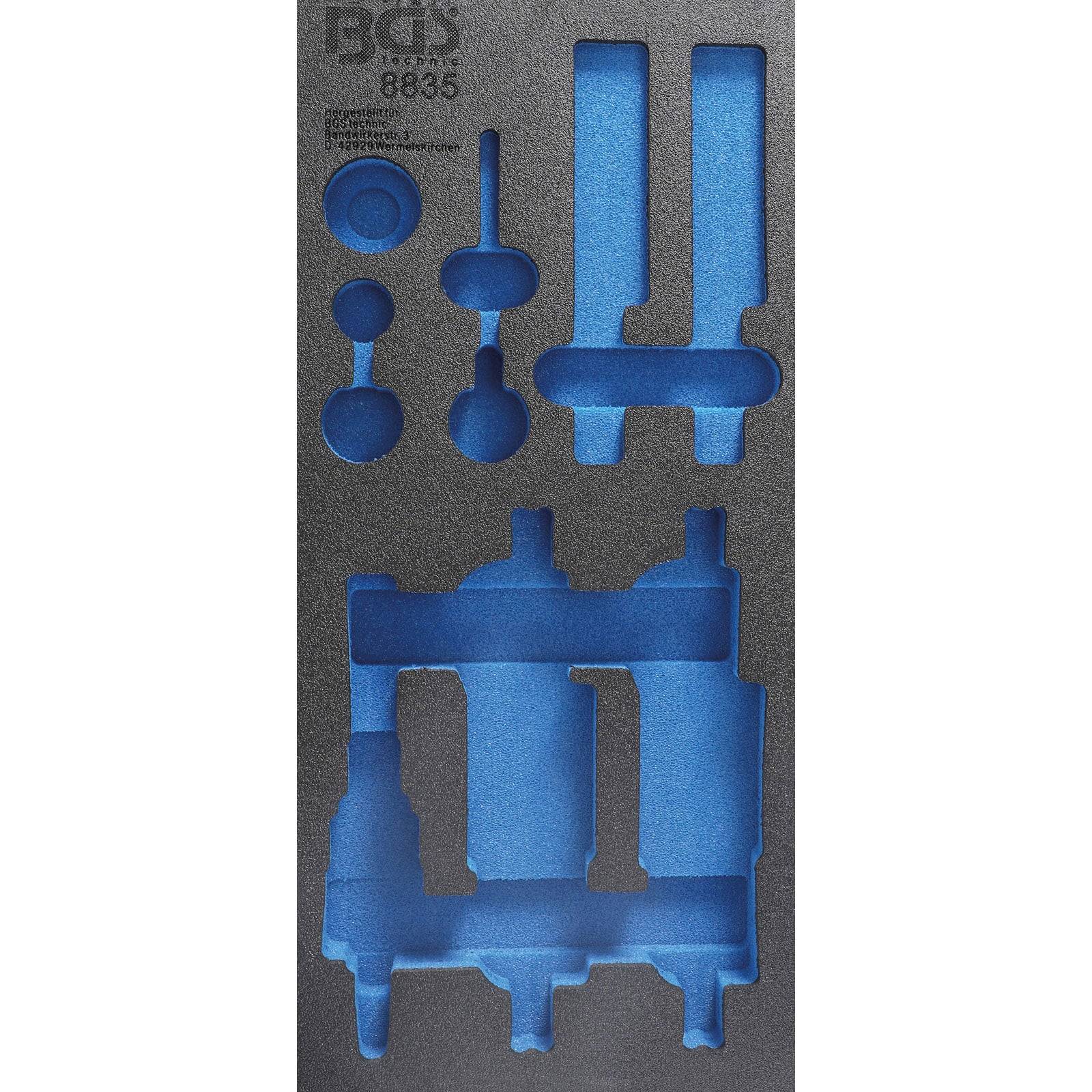 Schaumstofftablett mit Ausschnitten zur Organisation von Werkzeugen, das Plätze für verschiedene Werkzeugformen und -größen bietet und die Lagerfähigkeit und Zugänglichkeit verbessert.