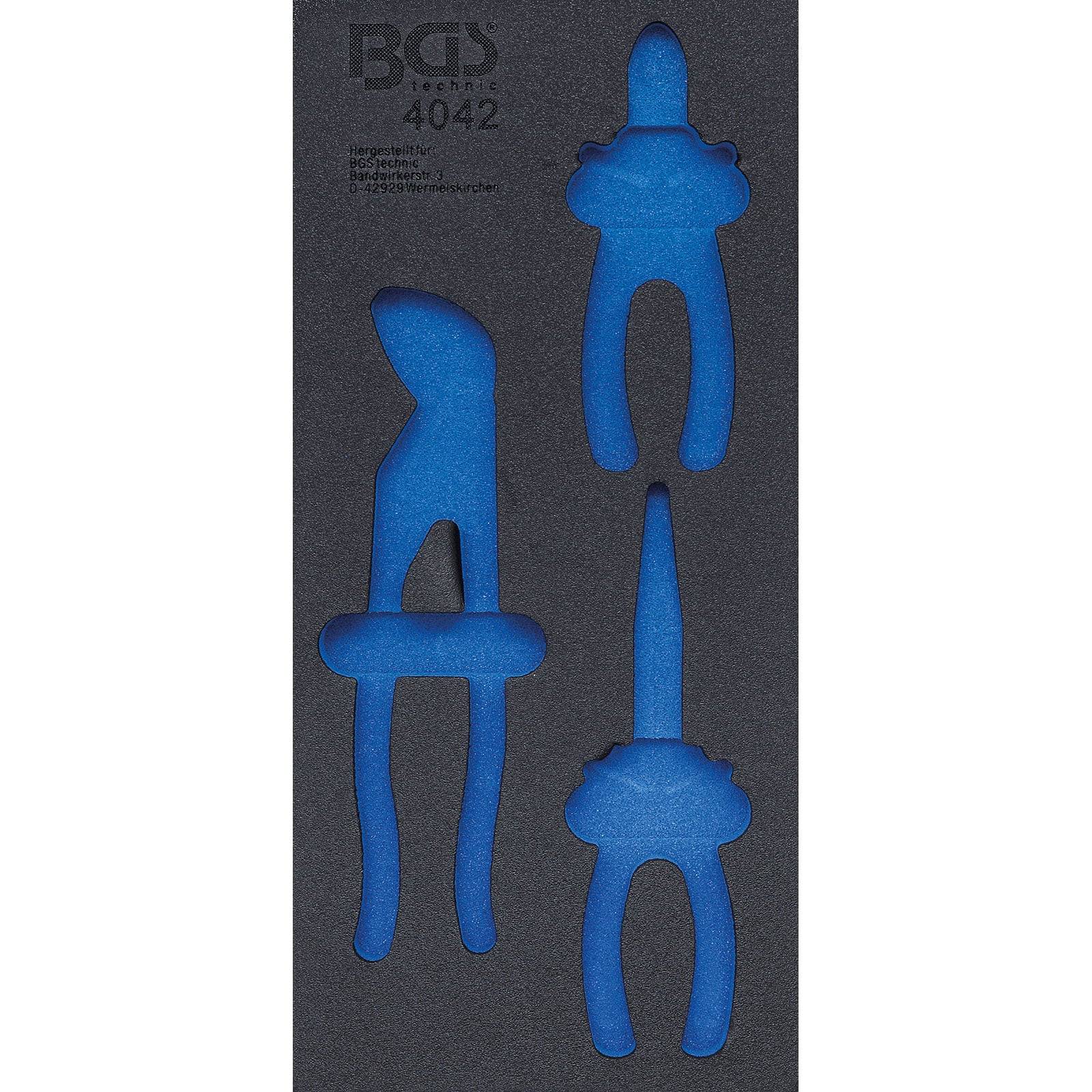 Schaumstoffeinsatz mit Ausschnitten für drei blaue Werkzeuge, einzigartig geformt, um verschiedene Werkzeugtypen passgenau aufzunehmen. Teil eines Werkzeug-Aufbewahrungssystems.