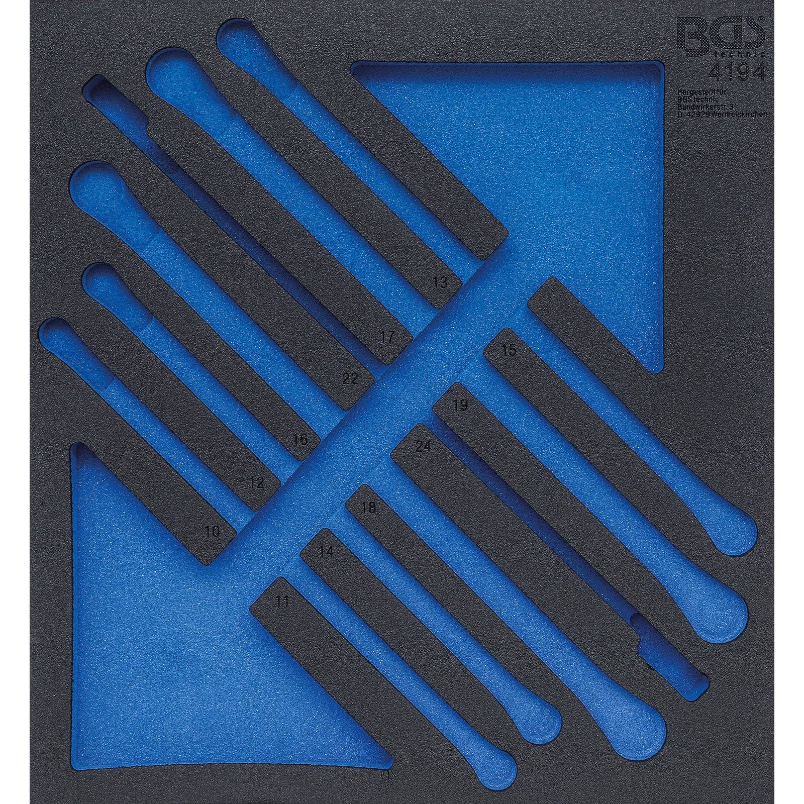 Ein Schaumstoff-Werkzeugorganizer mit verschiedenen Schlitzen für Werkzeuge, beschriftet mit Nummern für jeden Schlitz. Der Organizer hat einen blauen Hintergrund und eine schwarze Oberfläche.