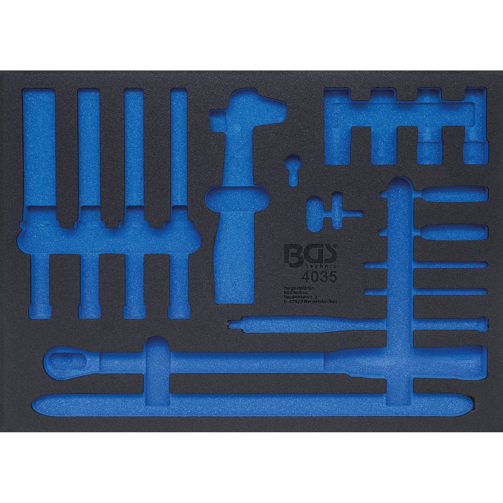 Schaumstoffeinsatz mit BGS-markierten rillenförmigen Halterungen für verschiedene Handwerkzeuge, einschließlich Hämmer, Schraubendreher und Schraubenschlüssel.