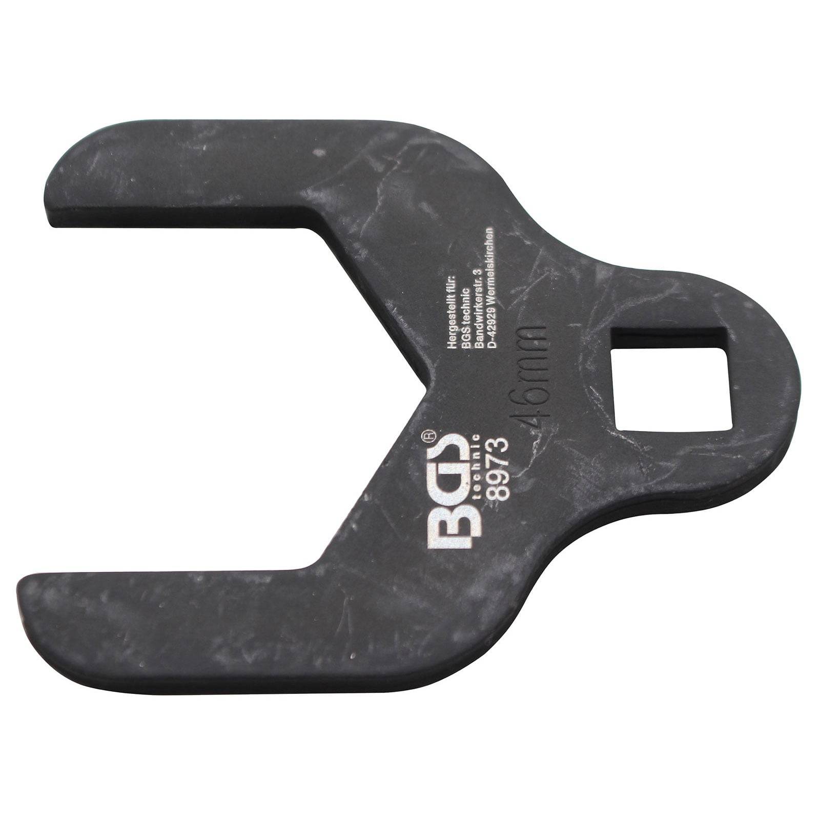 Ein schwarzer, offener Schraubenschlüssel aus Metall mit quadratischer Aufnahme, mit der Beschriftung 'BGS 8973 16mm', der für Sechskantschrauben konzipiert ist.