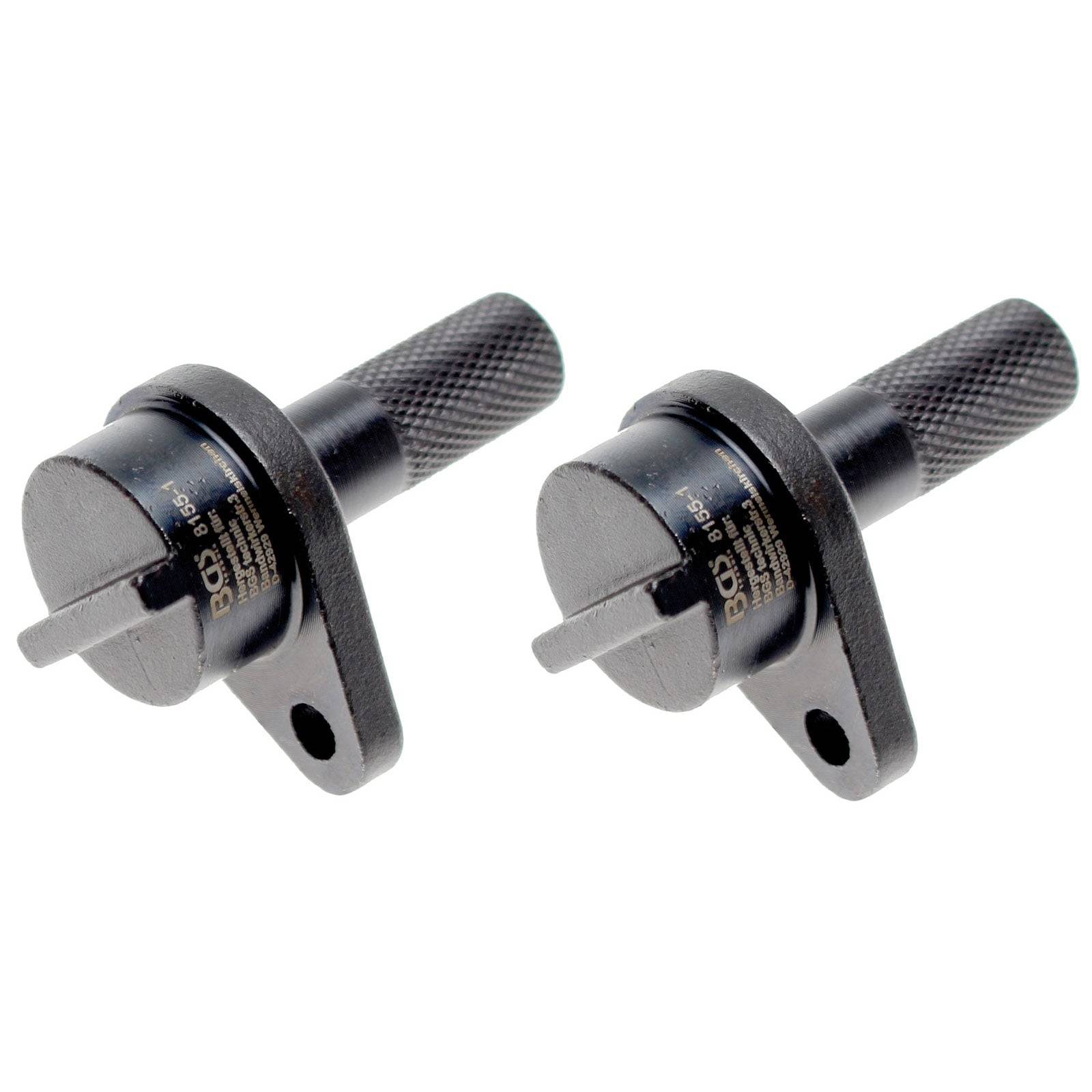 Zwei schwarze metallische Werkzeugbolzen mit Griffen und Montageplatten, verwendet zum Ausrichten von Komponenten. Die Bolzen verfügen über strukturierte Griffe für eine einfache Handhabung.