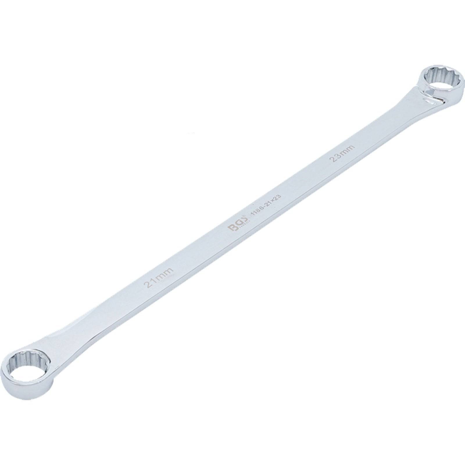 Ein silberner doppelseitiger Schraubenschlüssel mit den Größen 21 mm und 22 mm, die nahe jedem Ende eingeprägt sind.