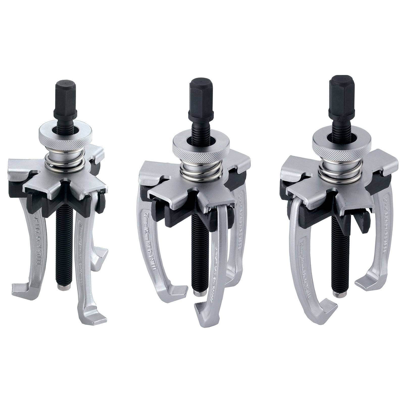 Drei Zahnrad-Abzieher in verschiedenen Größen, jeweils mit einer Schraube und drei Greifbacken, die zum Entfernen von Zahnrädern und Riemenscheiben in der mechanischen Arbeit verwendet werden.