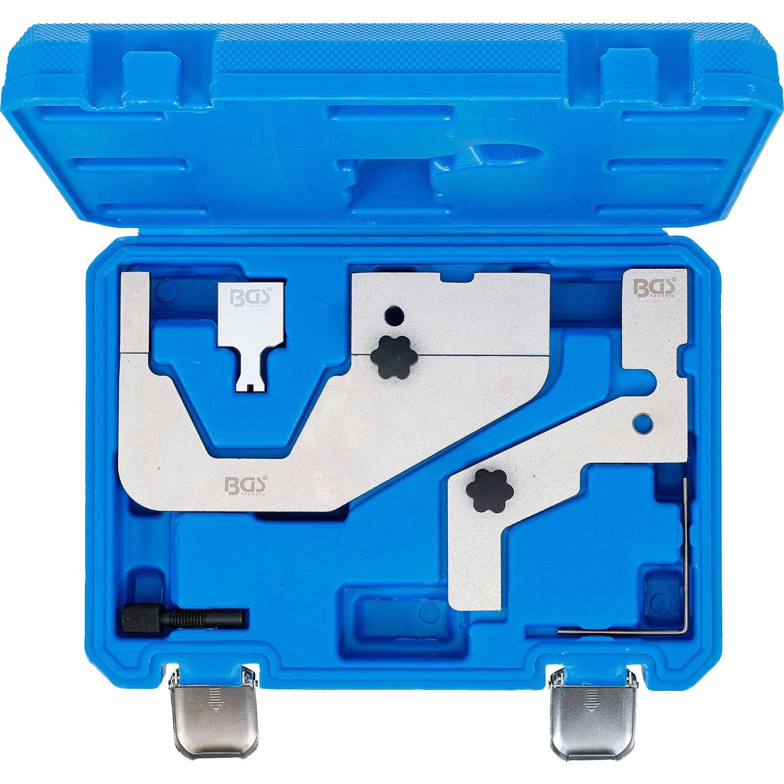 Blauer Kunststoff-Transportkoffer, der Metallwerkzeugteile und Befestigungselemente enthält und für die Ausrichtung oder Verriegelung von Automobilmotorkomponenten entwickelt wurde.