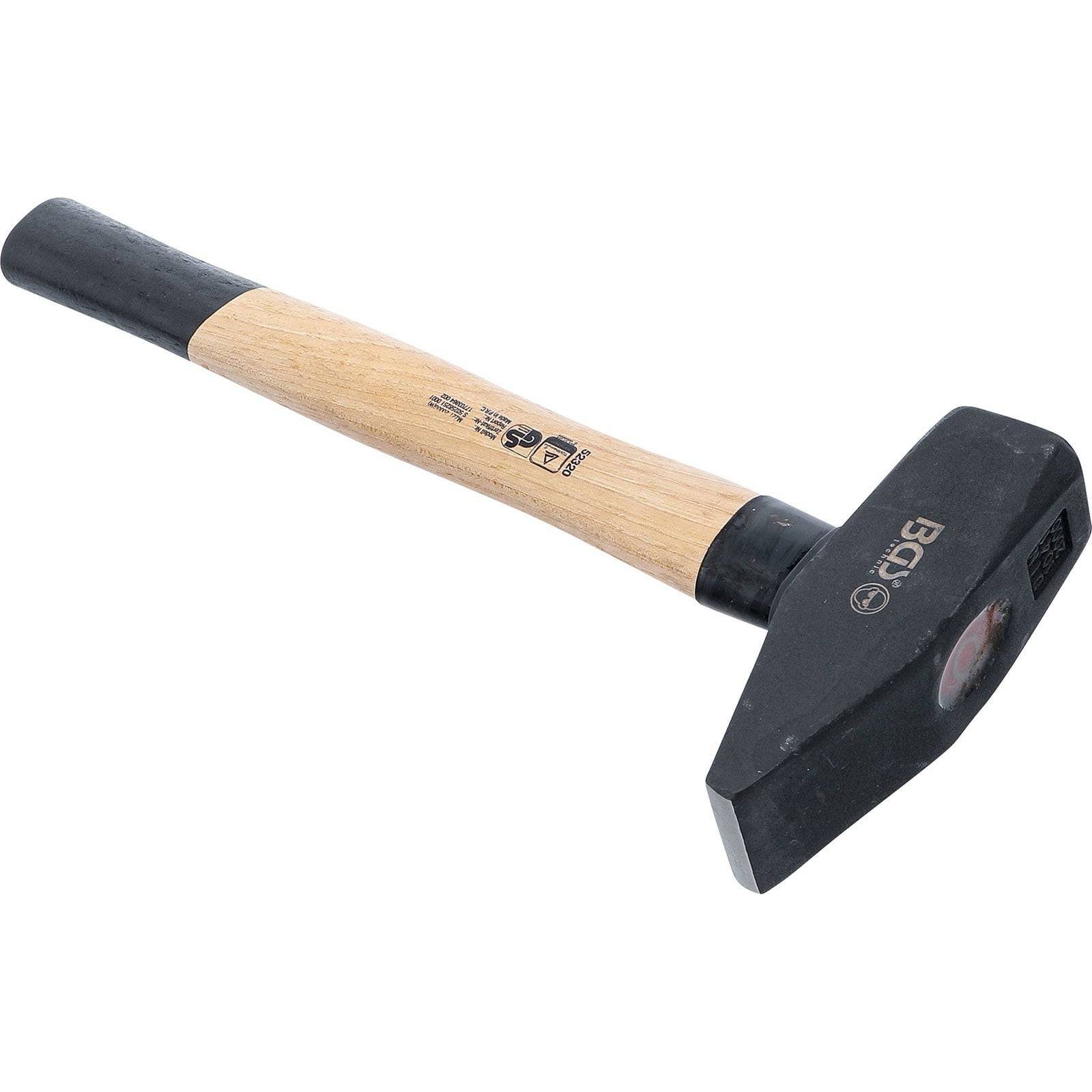 Ein Hammer mit einem Holzgriff und einem schwarzen Metallteil ist leicht nach links geneigt. Das Wort 'Bosch' ist auf dem Metallkopf gedruckt.
