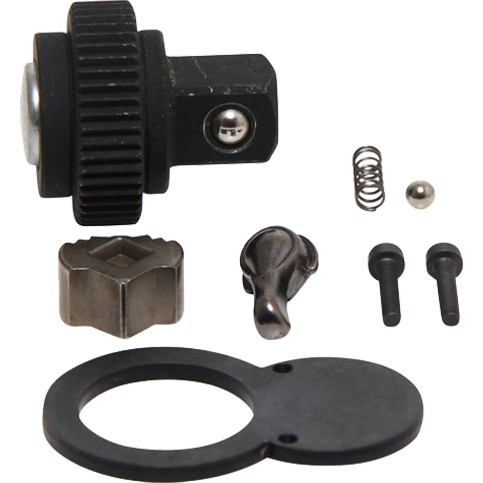 Eine zerlegte Ratschenmechanik, die verschiedene Teile einschließlich eines Zahnrads, einer Feder, eines Griffs und Schrauben zeigt, die ordentlich auf einem weißen Hintergrund angeordnet sind.