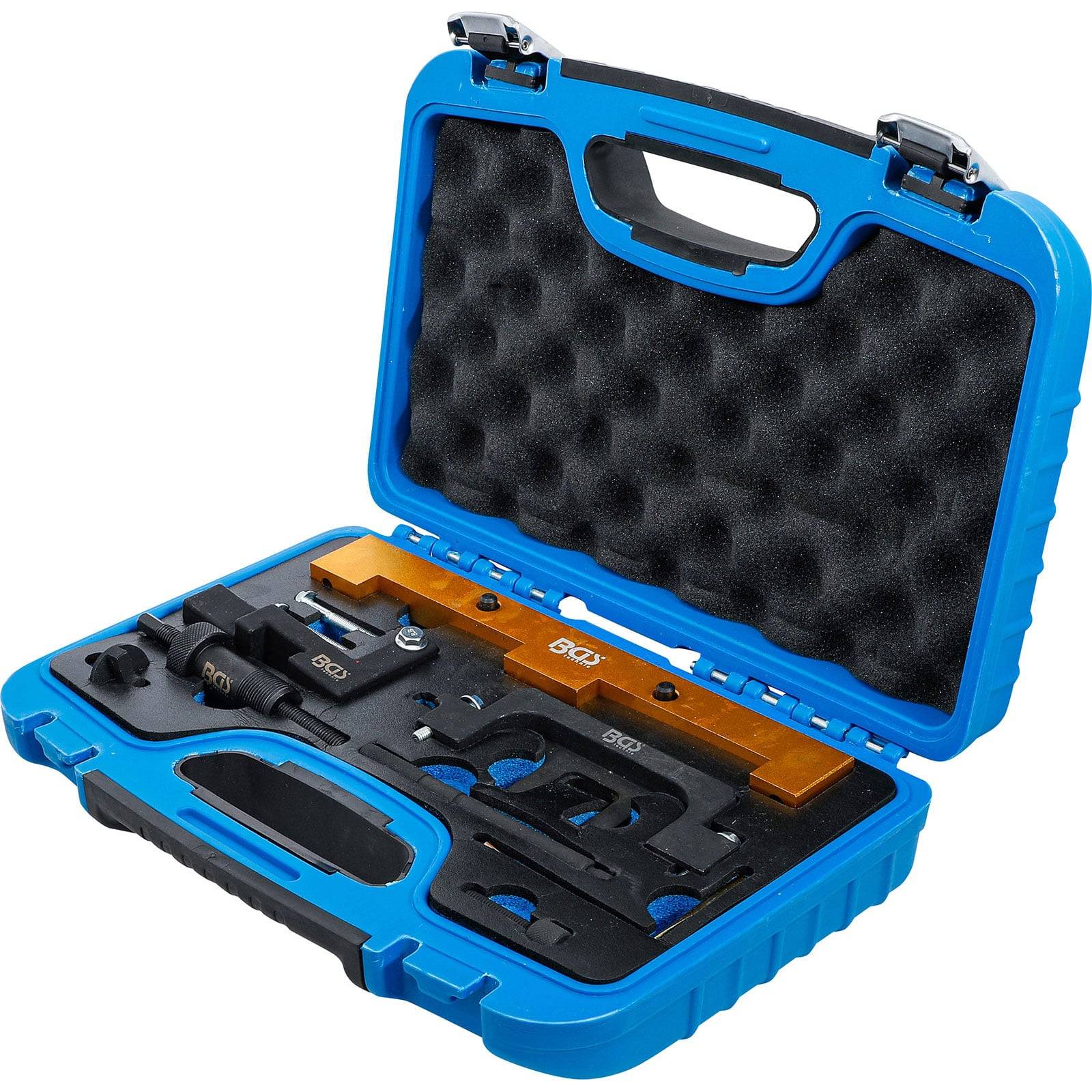 Eine blaue Plastikbox, die verschiedene mechanische Werkzeuge enthält, darunter einen Messschieber und Schraubenschlüssel, in Schaumstoffabteilen zur Aufbewahrung sortiert.