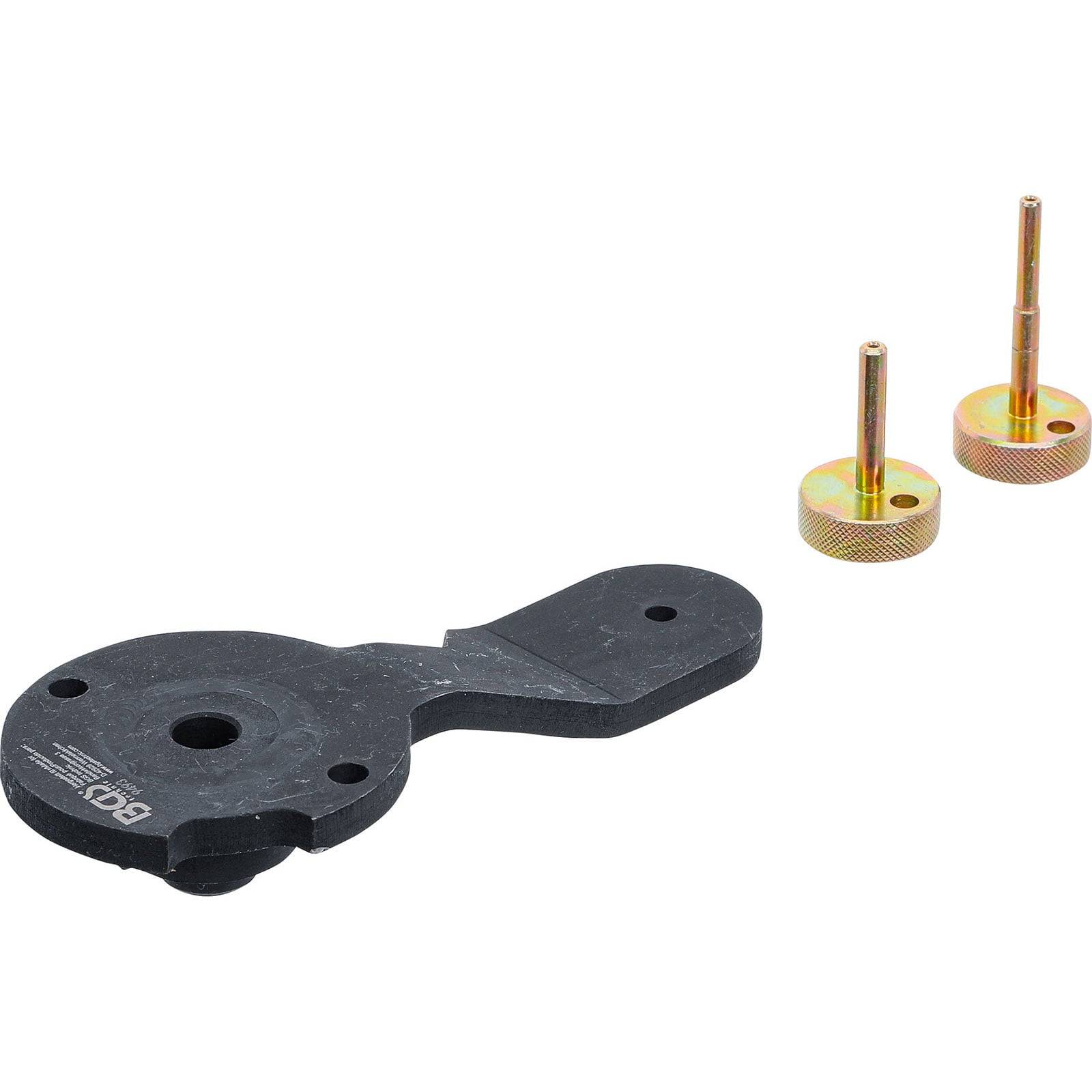 Ein schwarzes Werkzeug mit zwei Löchern neben zwei goldenen Stiften, das für Fahrradbremsenjustierungen verwendet wird.