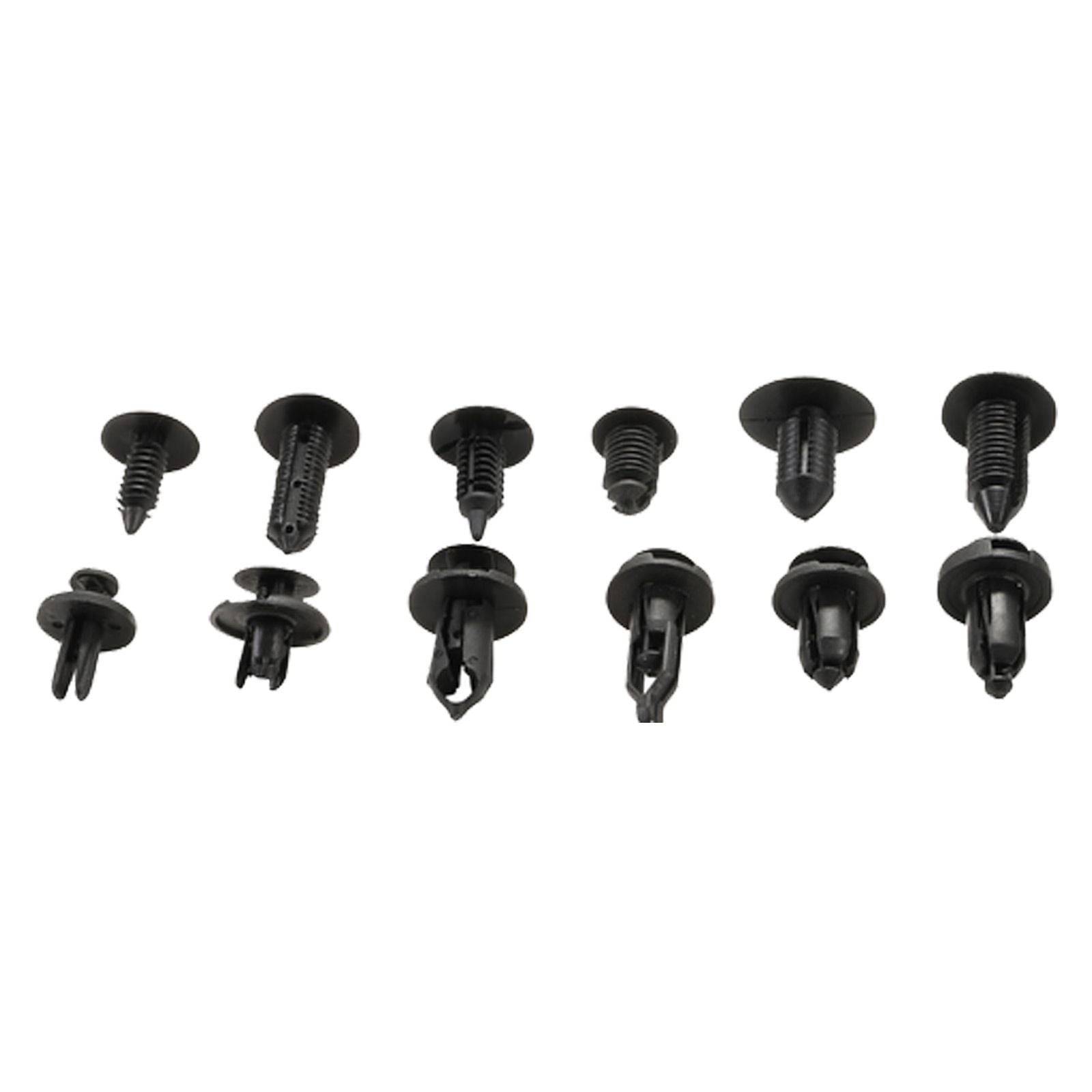 Eine Sammlung verschiedener schwarzer Kunststoff-Nietznieten-Befestigungsclips in verschiedenen Formen und Größen, die vor einem einfachen Hintergrund angezeigt werden.