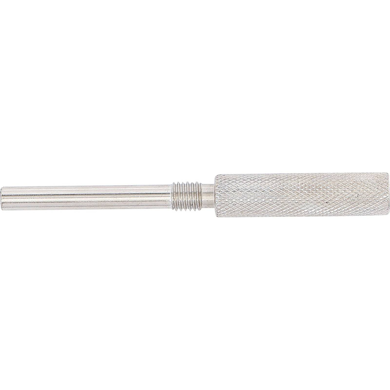 Metallischlägel mit strukturiertem Griff, verwendet zum Markieren oder Starten von Löchern auf Oberflächen.