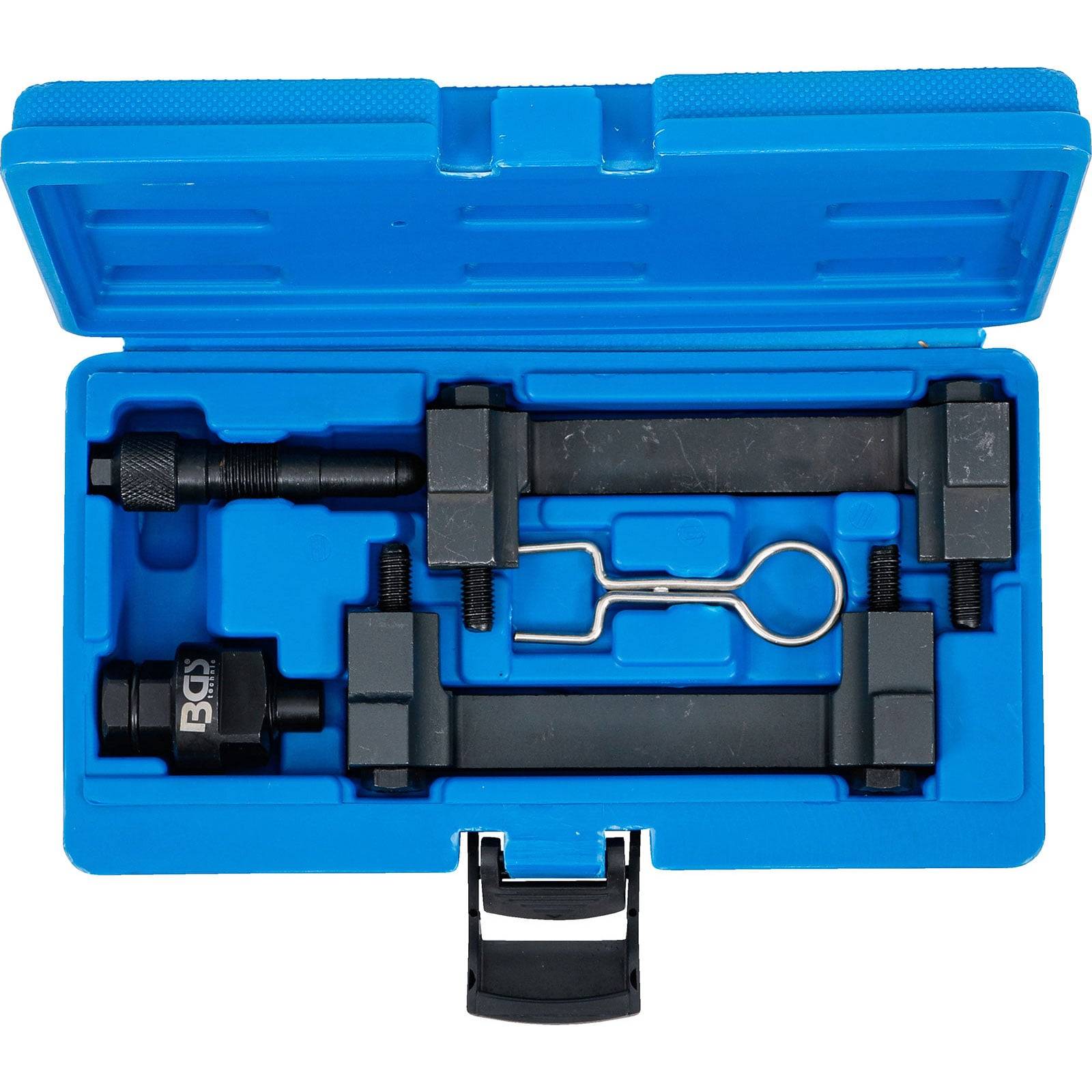 Ein blauer Koffer mit einem Werkzeugset für Steuerkettenwerkzeug, das aus zwei schwarzen Metallkomponenten und einem silbernen Stift besteht und zur Fahrzeugwartung verwendet wird.