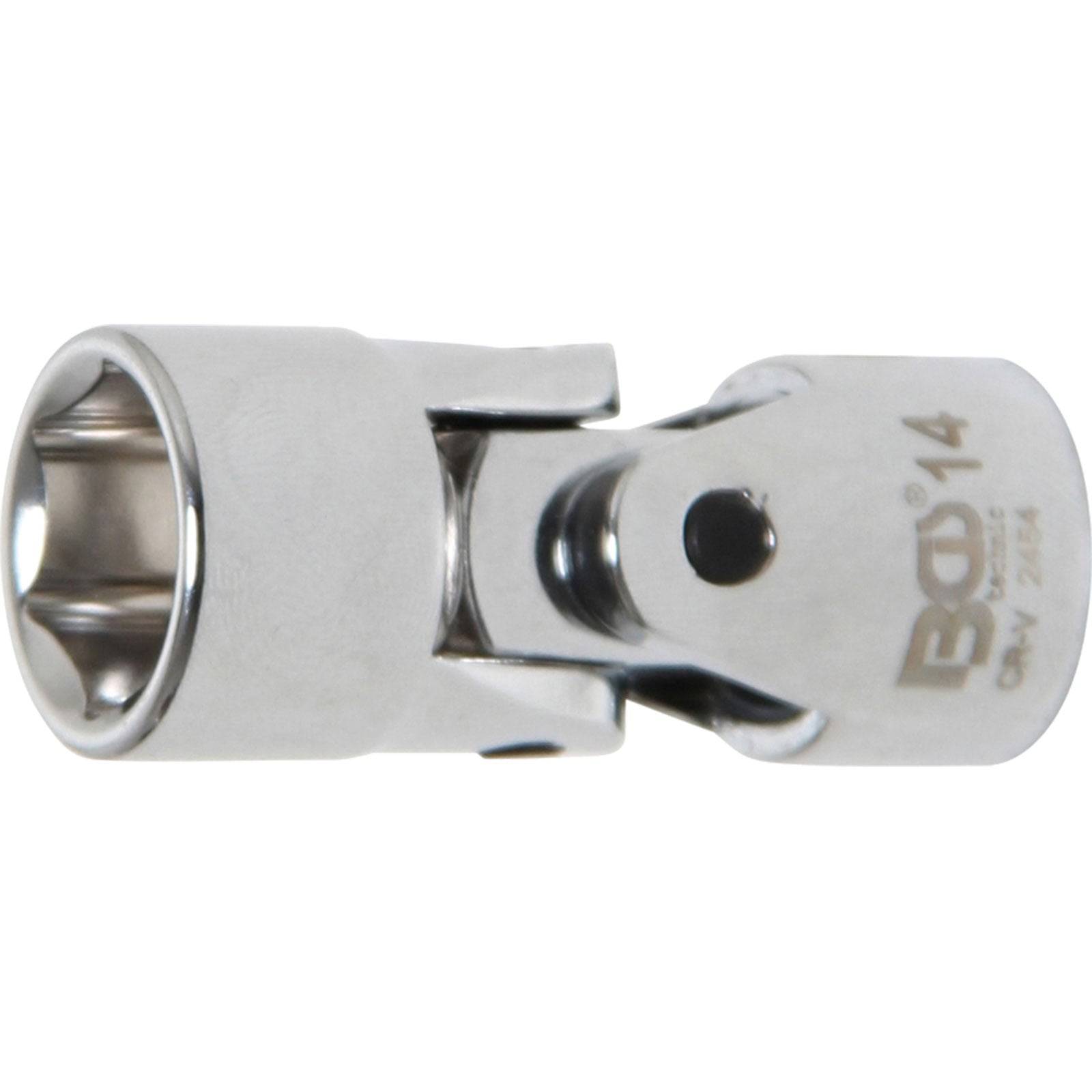 Ein glänzender Metalluniversalgelenk-Socketadapter mit Schwenkfunktion, mit der Bezeichnung 'BQ 14 CrV 2234', ermöglicht flexible Werkzeugverbindungen.