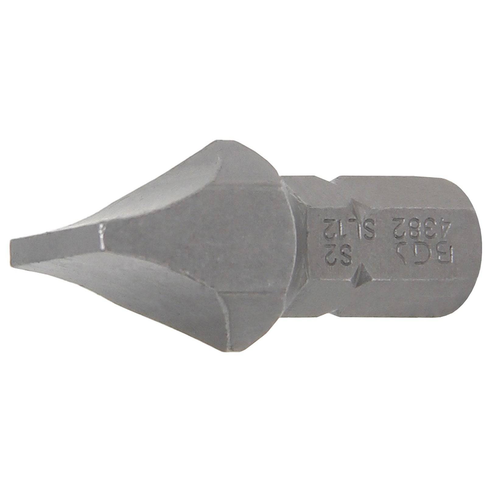 Eine Nahaufnahme eines Schraubendreher-Bits aus Metall mit einer spitzen Spitze, sechseckiger Basis und eingeprägten Markierungen 'BCL 482 S12' und 'S2'.