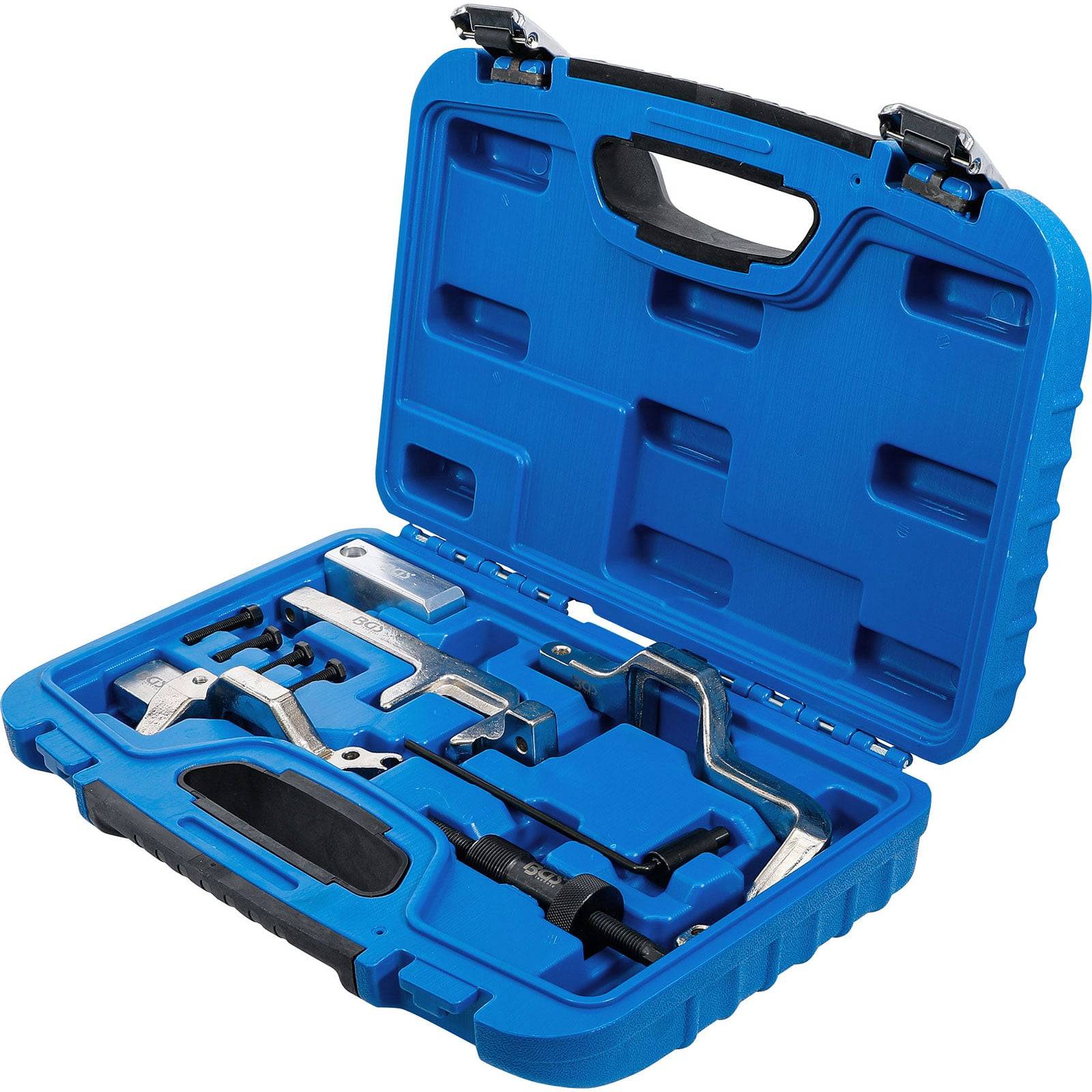 Blauer Werkzeugkoffer mit einem silbernen Abzieher-Set mit mehreren Anbauteilen und einem schwarzen Griff, der für Autoreparaturen verwendet wird.