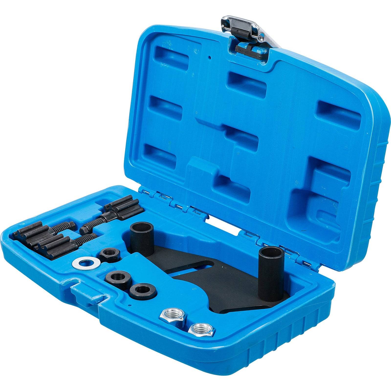 Ein blauer Plastikkoffer enthält verschiedene Werkzeuge für Automobile, einschließlich Schrauben, Muttern, Unterlegscheiben und einen Abzieher-Satz, die in vorgesehenen Fächern organisiert sind.