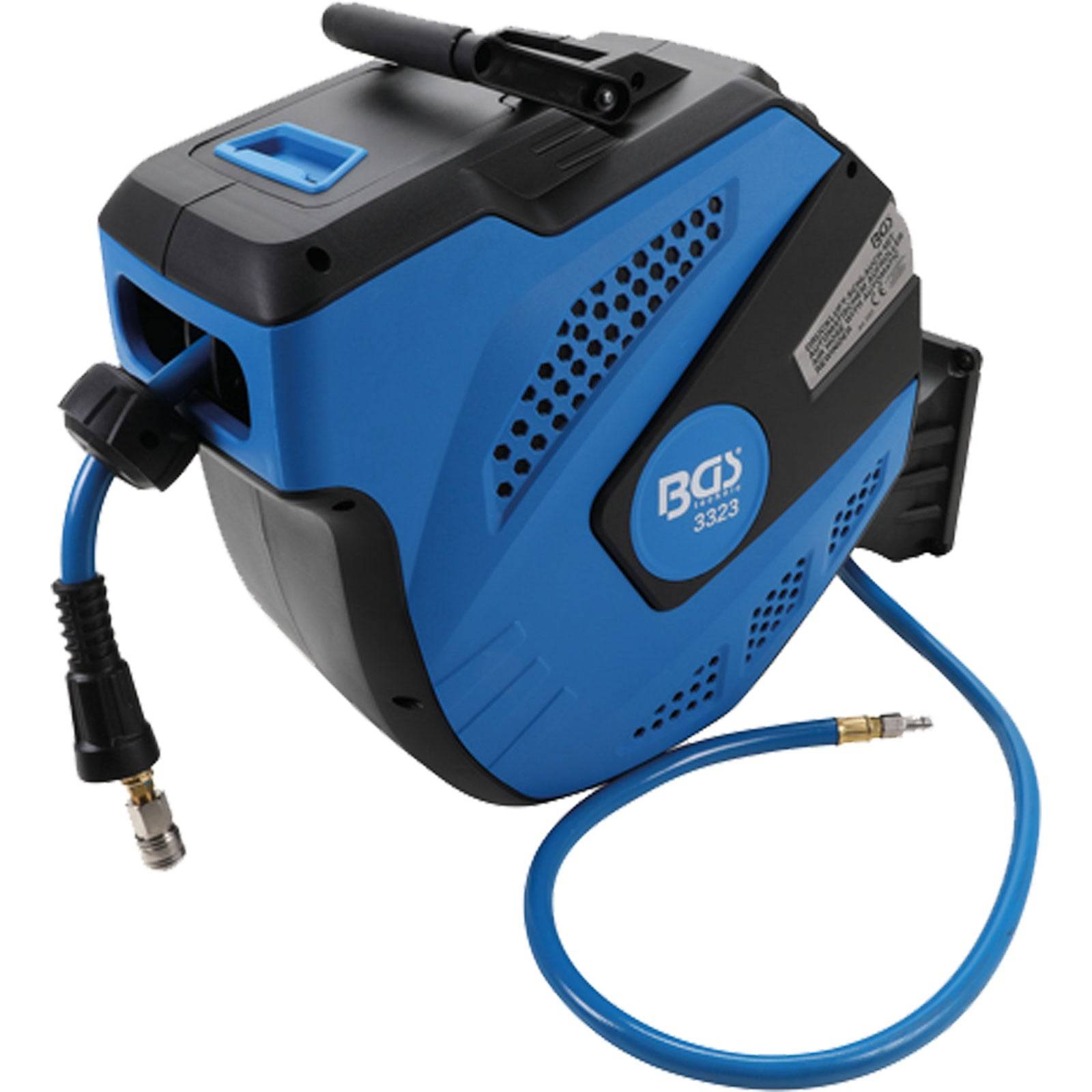 Eine blaue und schwarze einziehbare Luftschlauchrolle mit Griff und Befestigungshalterung, gekennzeichnet mit 'BGS 3323'.