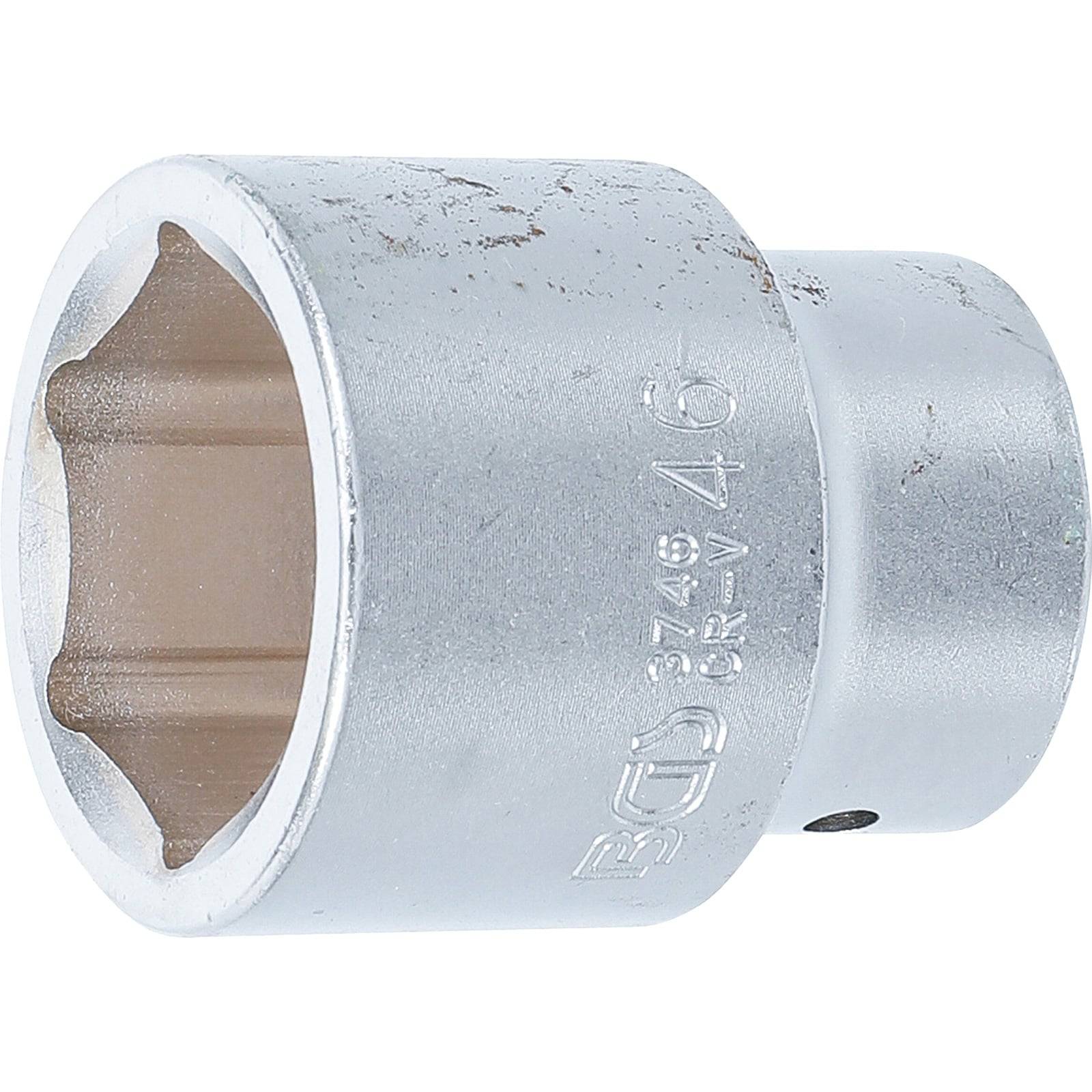 Eine Steckdose aus Silber mit der Gravur 'BGS 3746 CR-V' an der Seite. Sie ist zum Drehen von Muttern und Schrauben konzipiert.