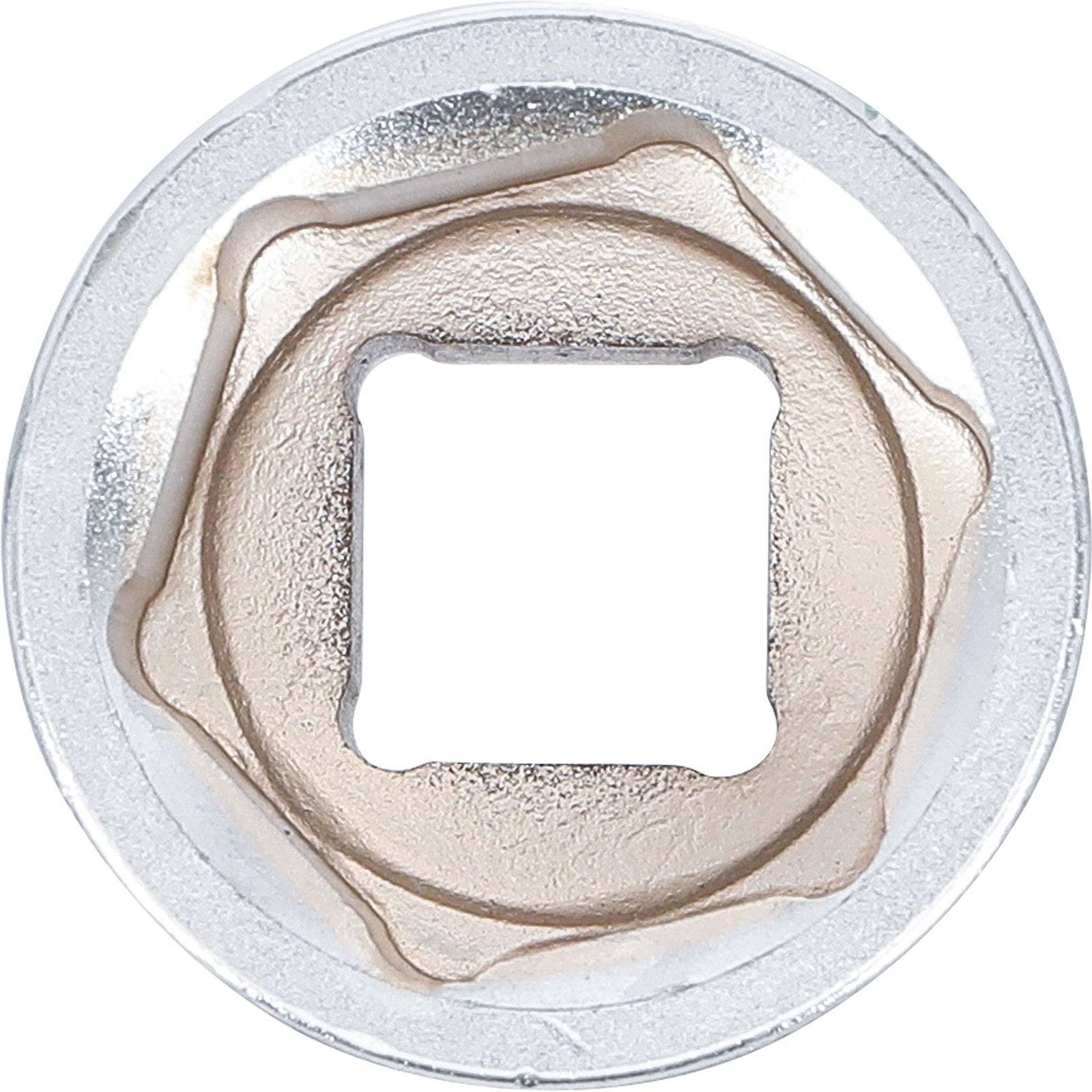 Ein metallisches kreisförmiges Objekt mit einer quadratischen Vertiefung in der Mitte, mit gerillten Kanten und silberner Oberfläche, möglicherweise ein Werkzeugbestandteil.