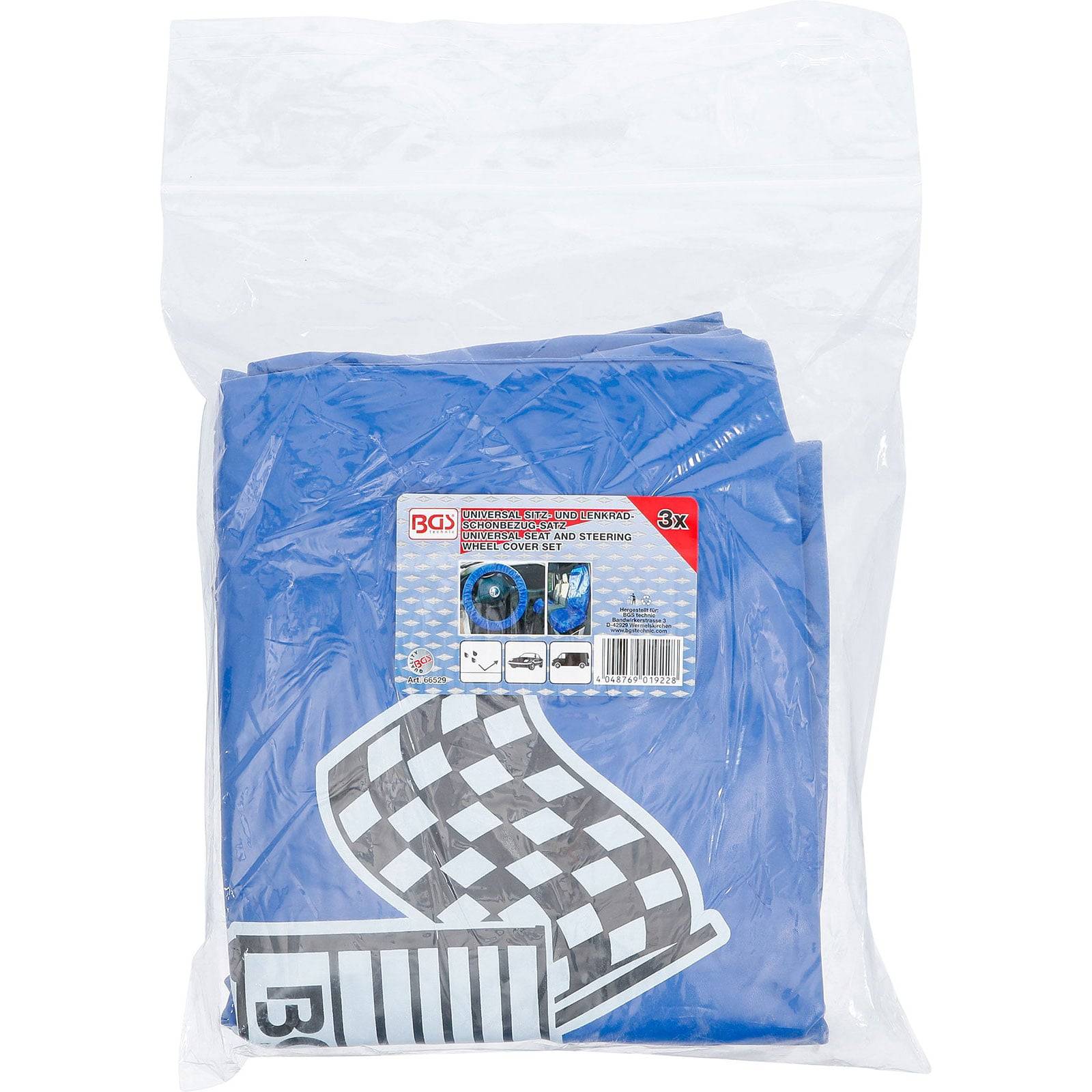 Ein versiegeltes Paket blauer Einweg-Mechaniker-Overalls mit Karomuster. Die Verpackung zeigt Text in Rot und Schwarz.