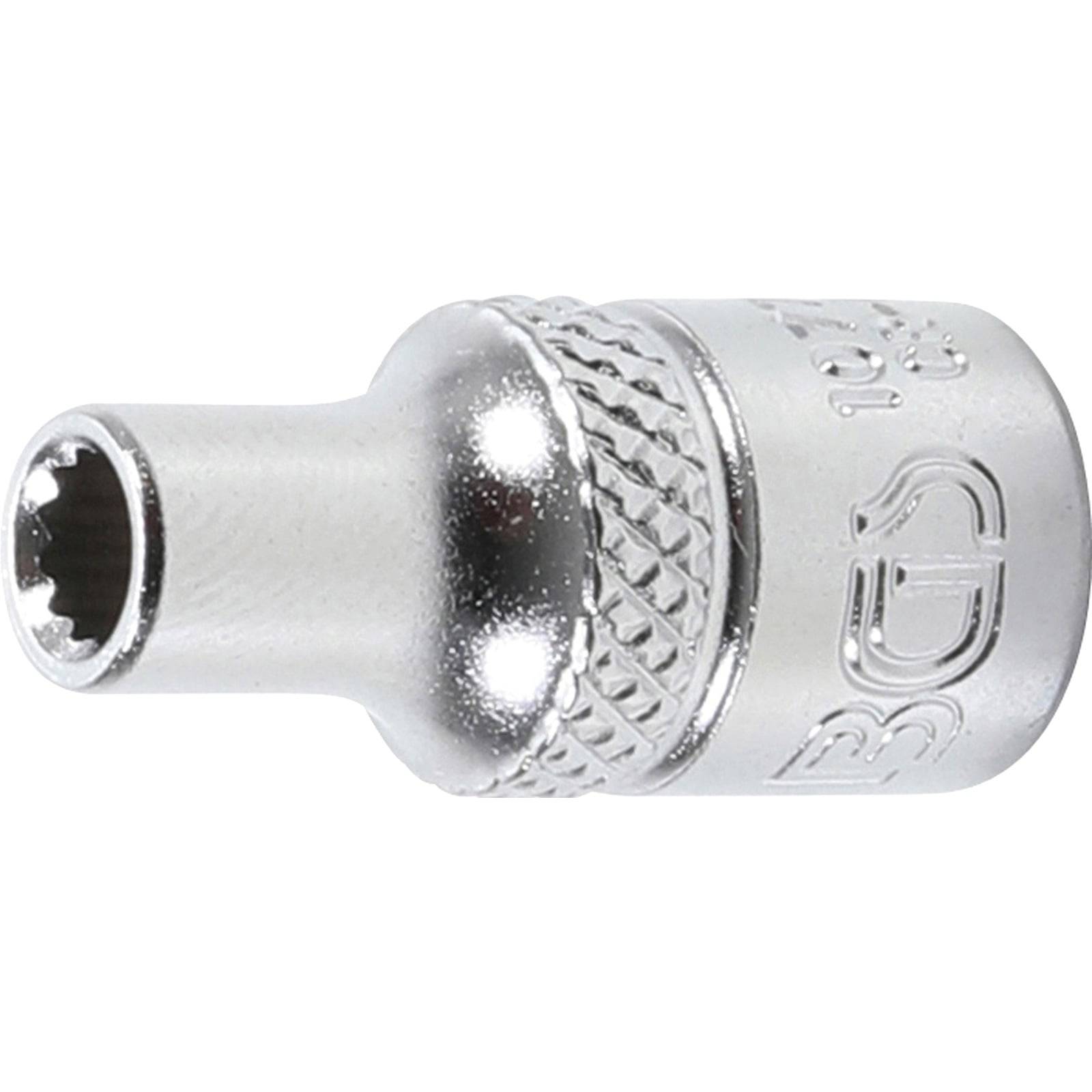 Ein silberner Steckschlüsseleinsatz mit gerilltem Griff, versehen mit einem gravierten Markenlogo und Größenmarkierungen an der Seite.