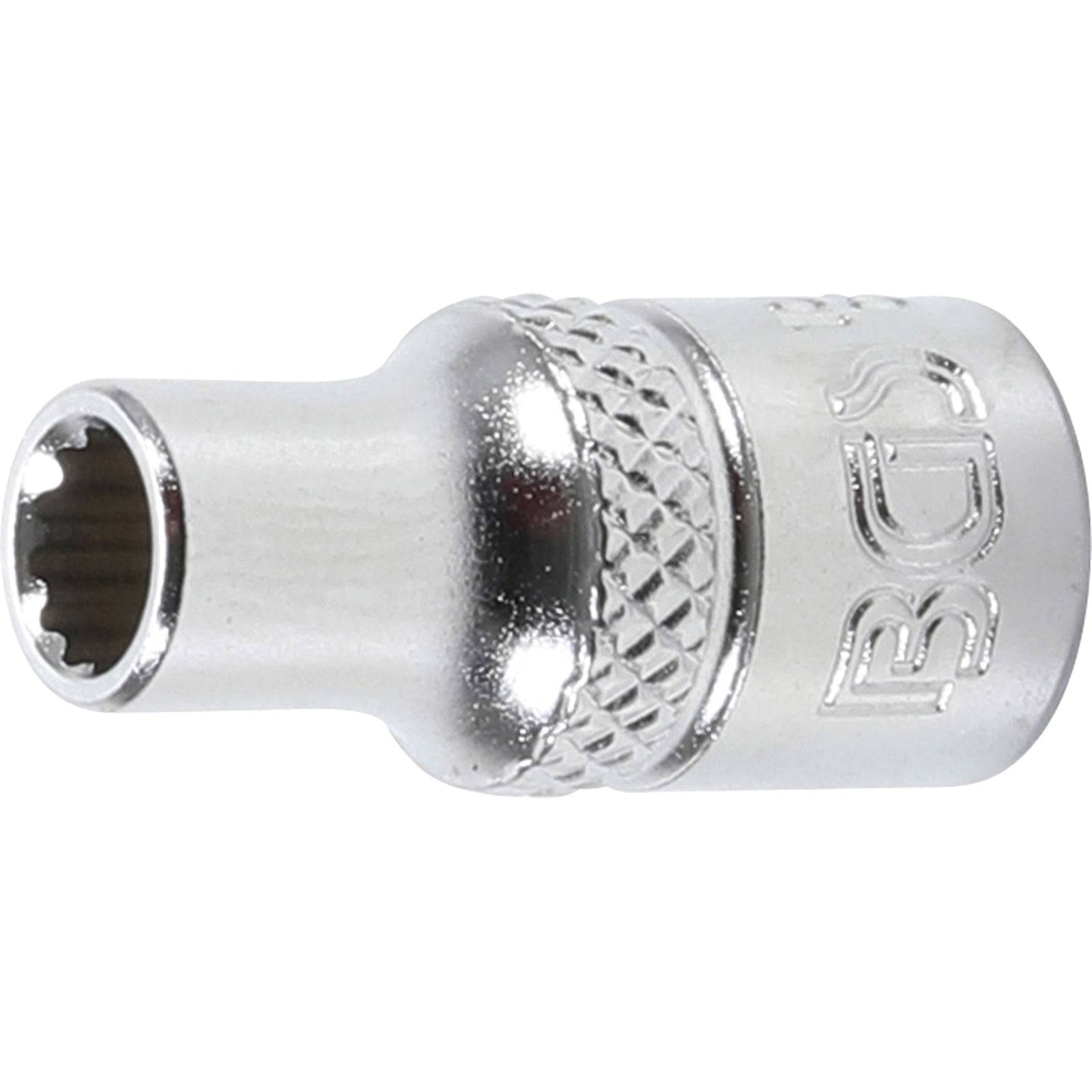 Ein Chrom-Steckschlüssel-Adapter mit strukturierter Griffoberfläche und eingravierter Markierung, der zum Verbinden von Werkzeugen zum Anziehen oder Lösen von Schrauben verwendet wird.